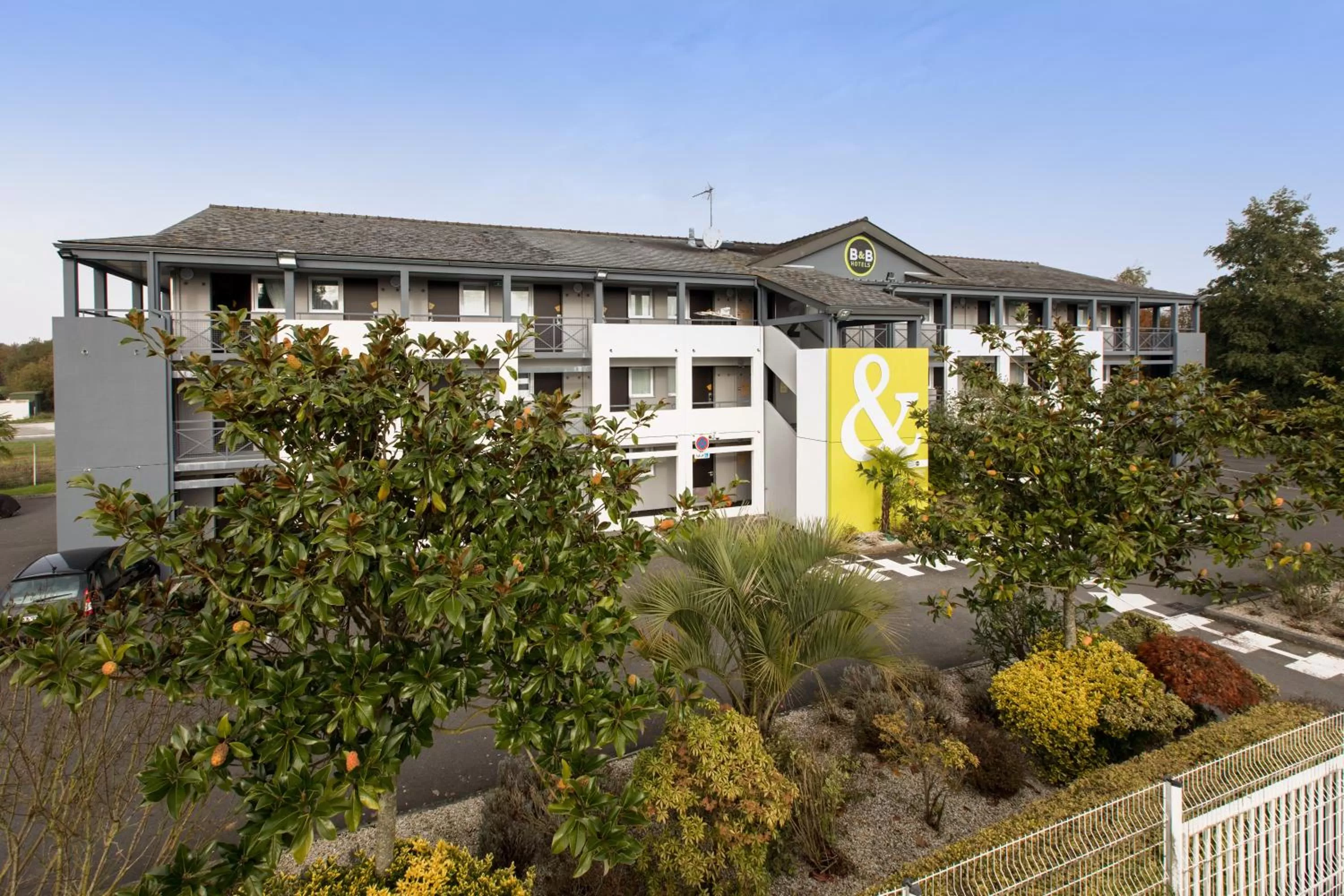 Facade/entrance in B&B HOTEL Rennes Nord St Grégoire
