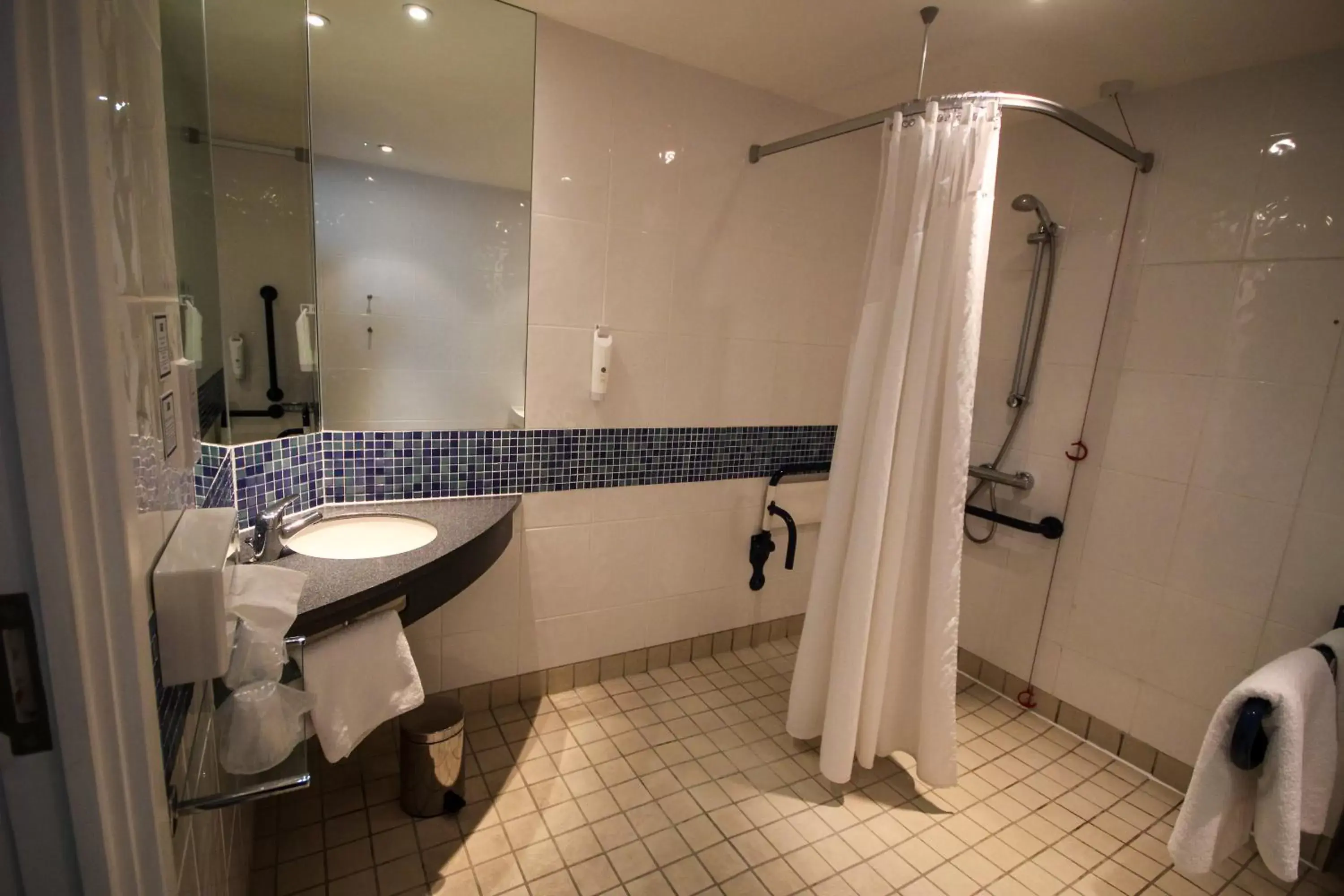Photo of the whole room, Bathroom in Holiday Inn Express Doncaster, an IHG Hotel