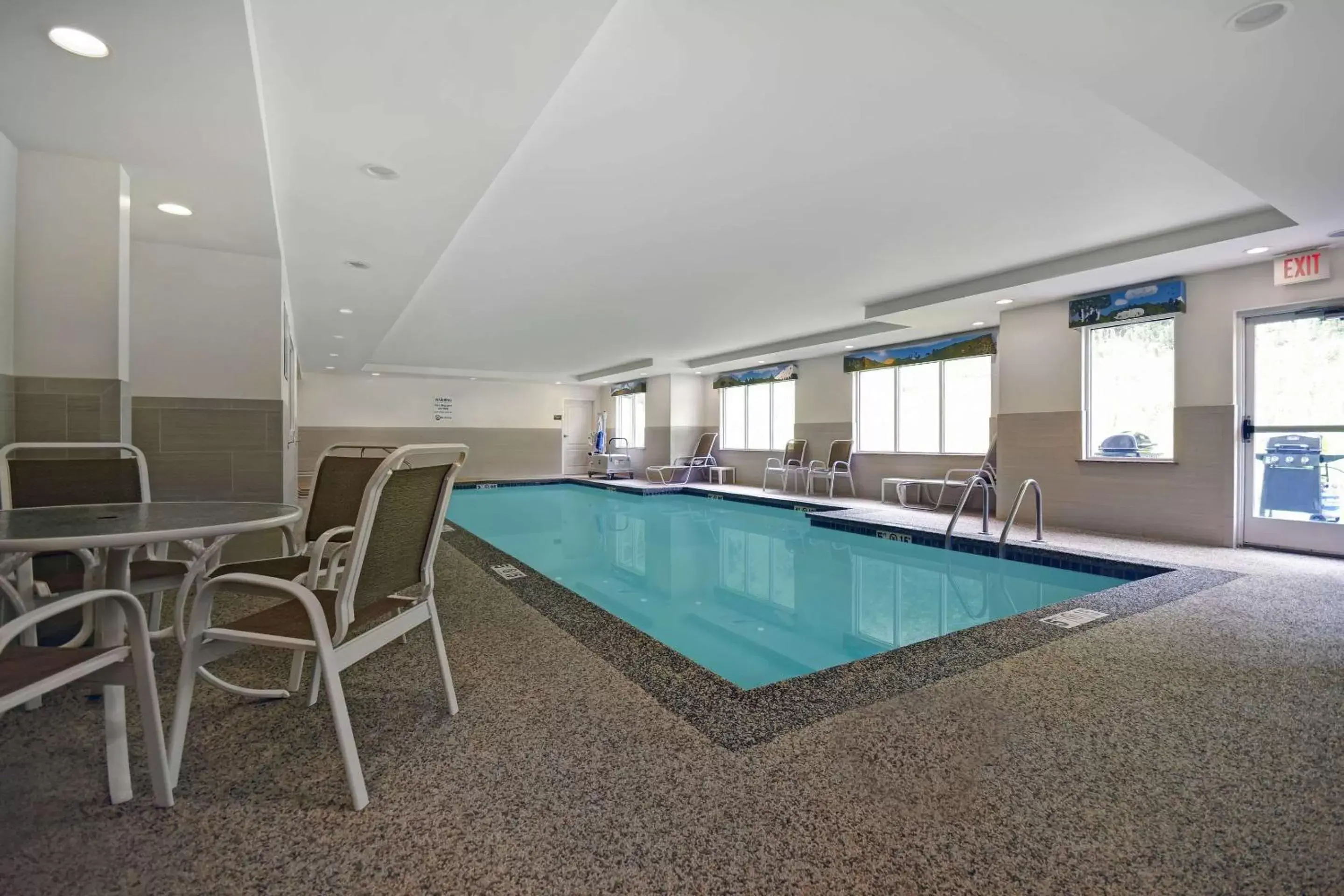 Swimming pool in Comfort Inn & Suites Wilton Swimming pool in Comfort Inn & Suites Wilton