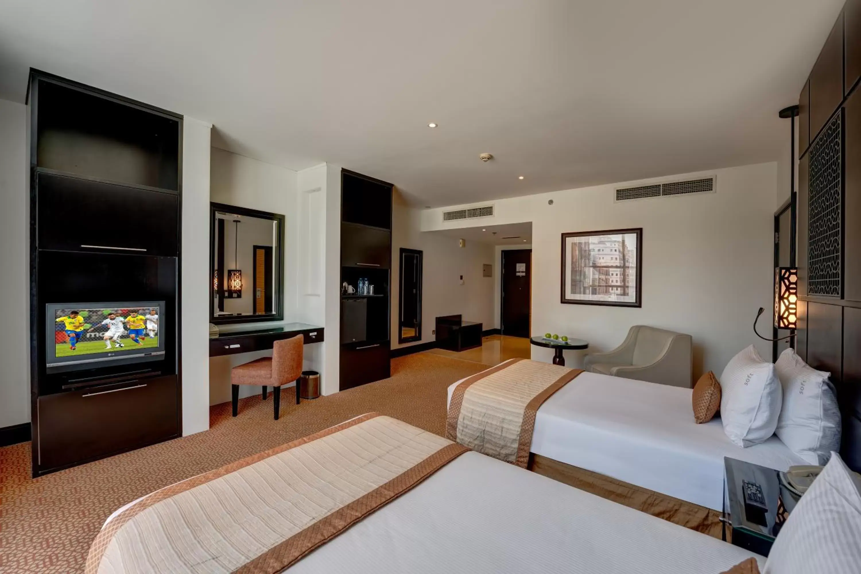 Bedroom, TV/Entertainment Center in Holiday Inn Dubai Al Barsha, an IHG Hotel