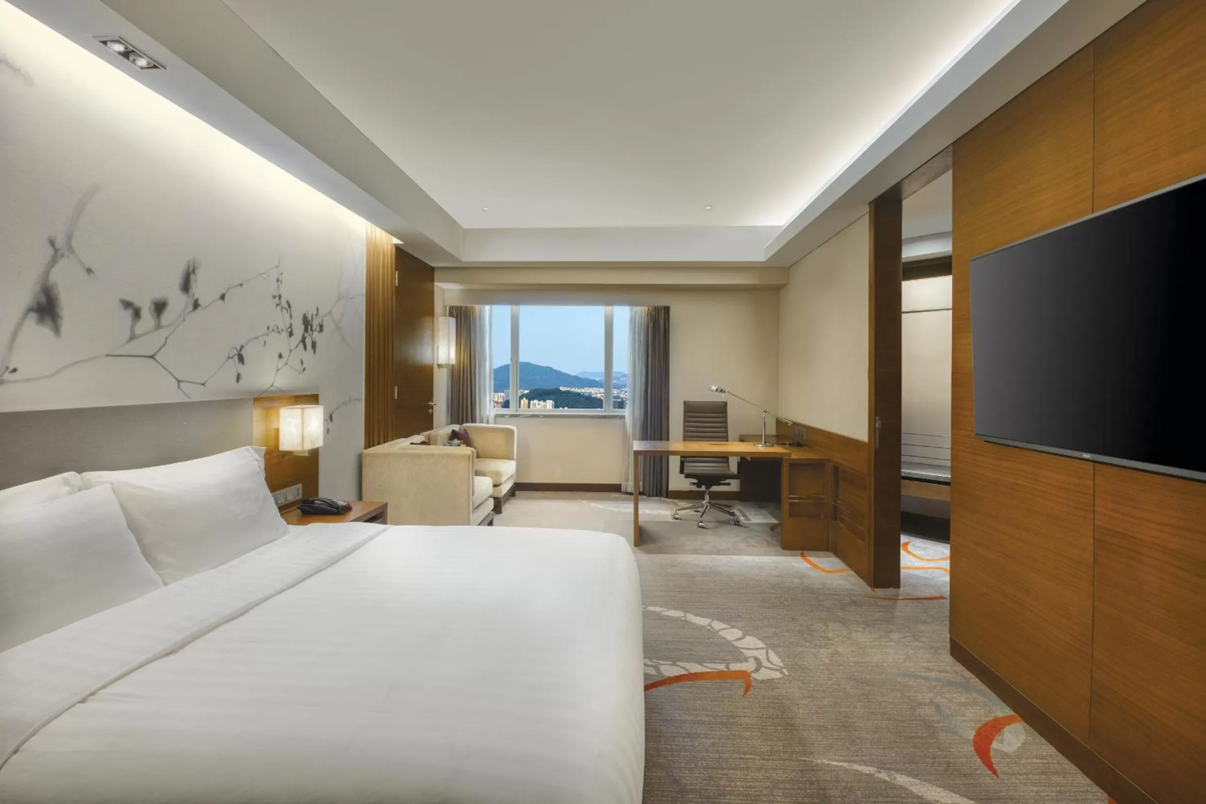 Photo of the whole room, Bed in Crowne Plaza Guangzhou City Centre by IHG