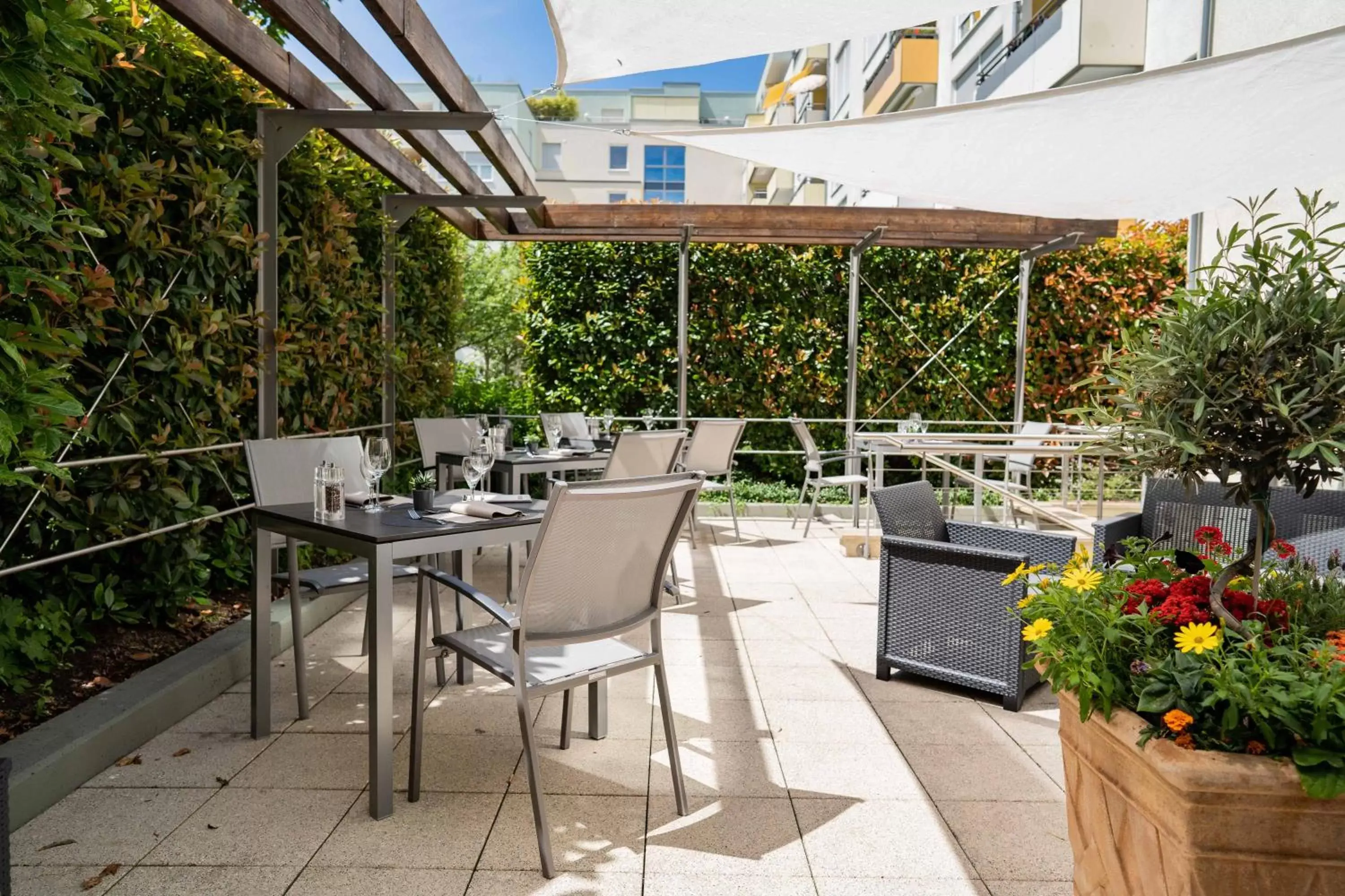 Balcony/Terrace, Restaurant/Places to Eat in Lanzcarré Hotel Mannheim, a member of Radisson Individuals