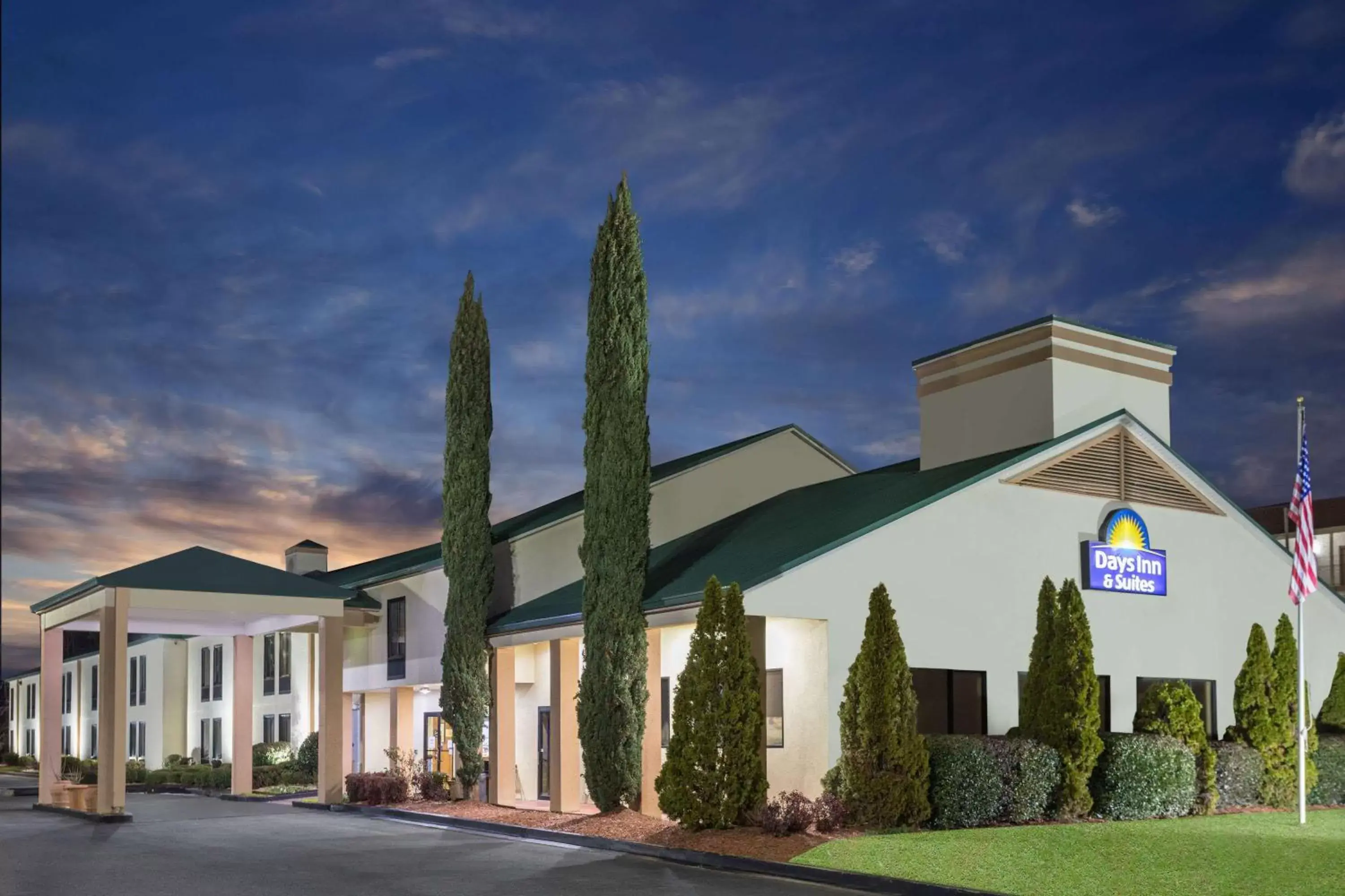 Property Building in Days Inn & Suites by Wyndham Peachtree Corners Norcross
