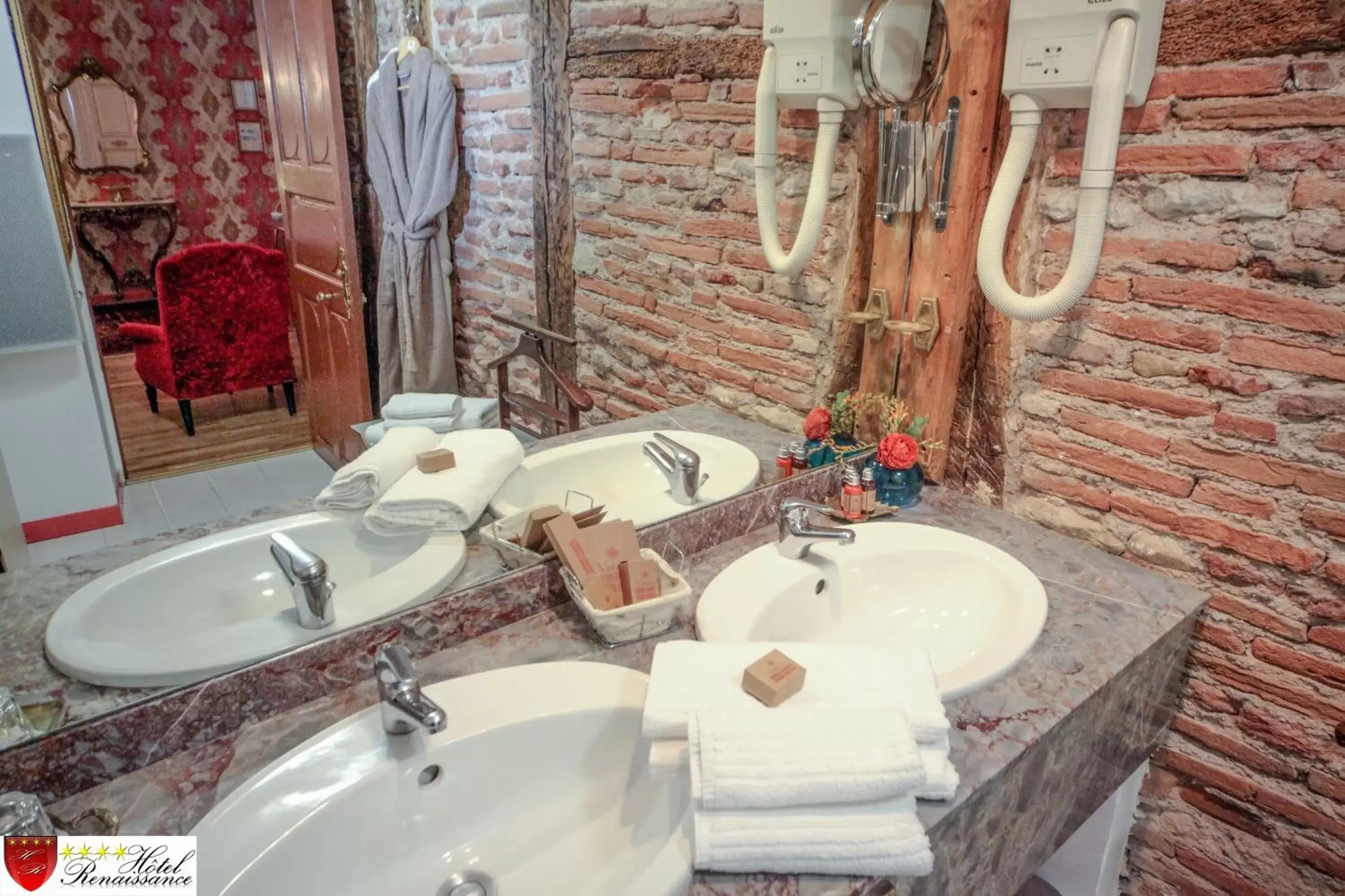 Bathroom in Hôtel Renaissance