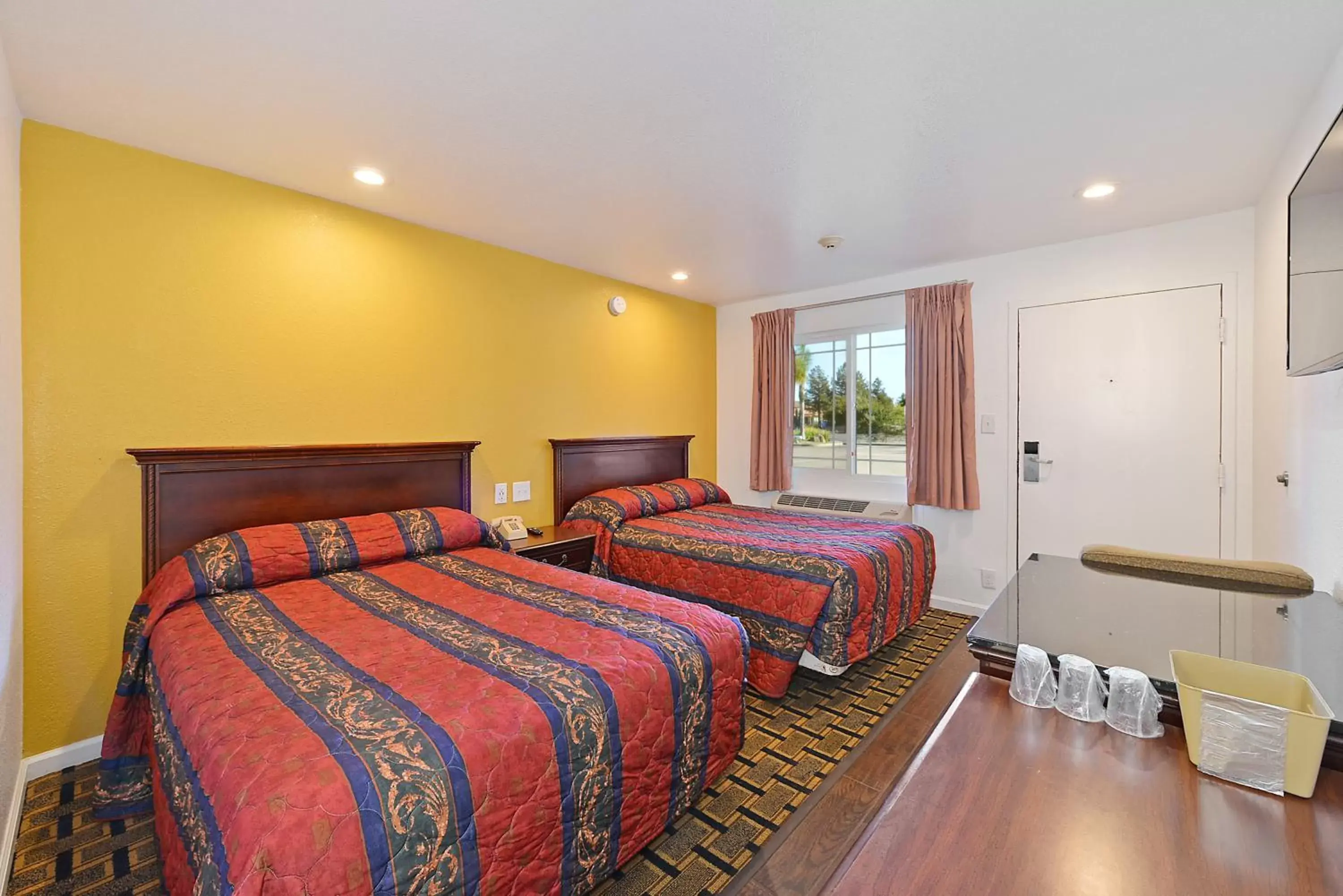 Photo of the whole room, Bed in Budget Inn Expressway Hub