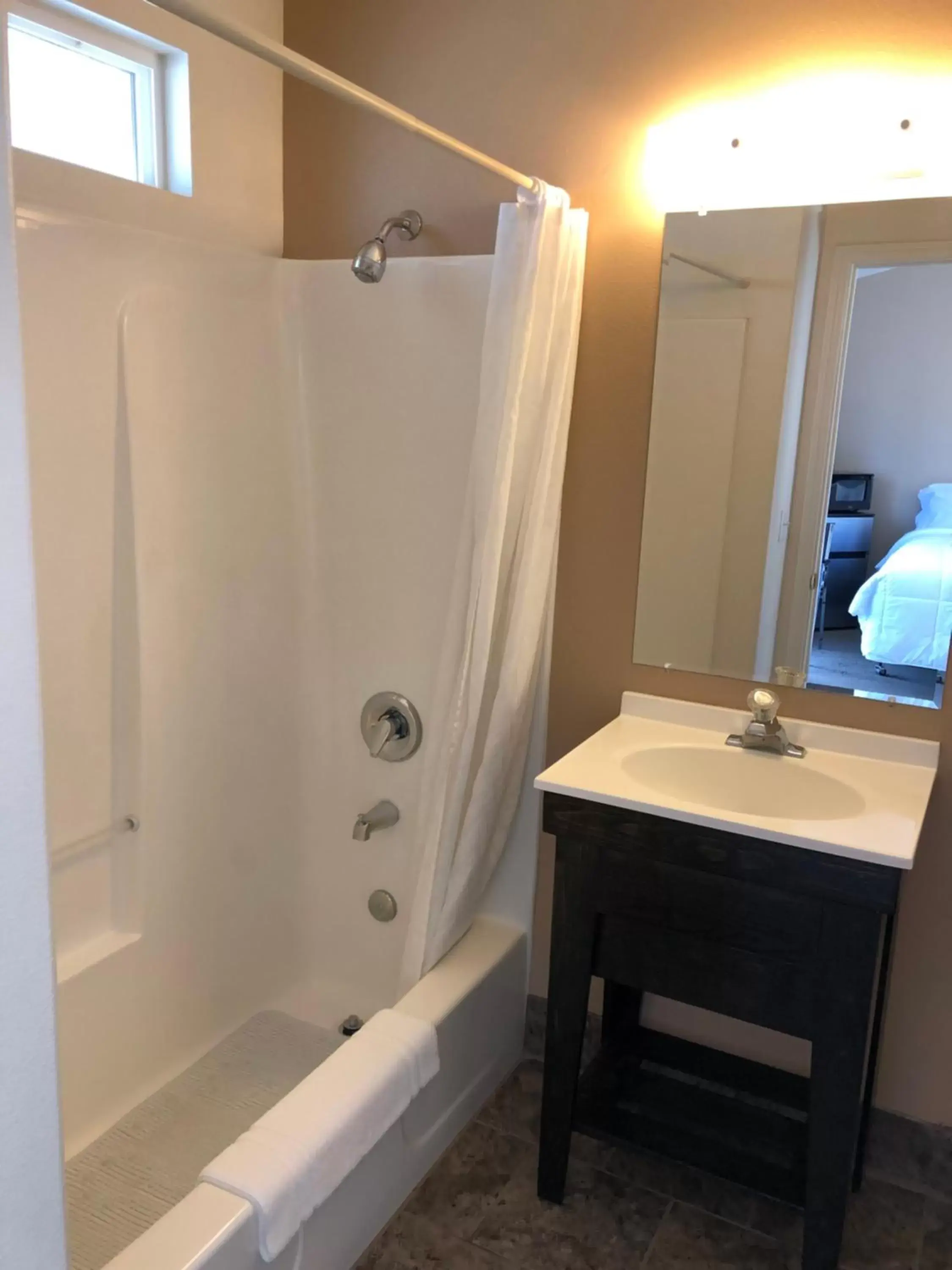 Shower, Bathroom in Meadowcliff Lodge Coleville