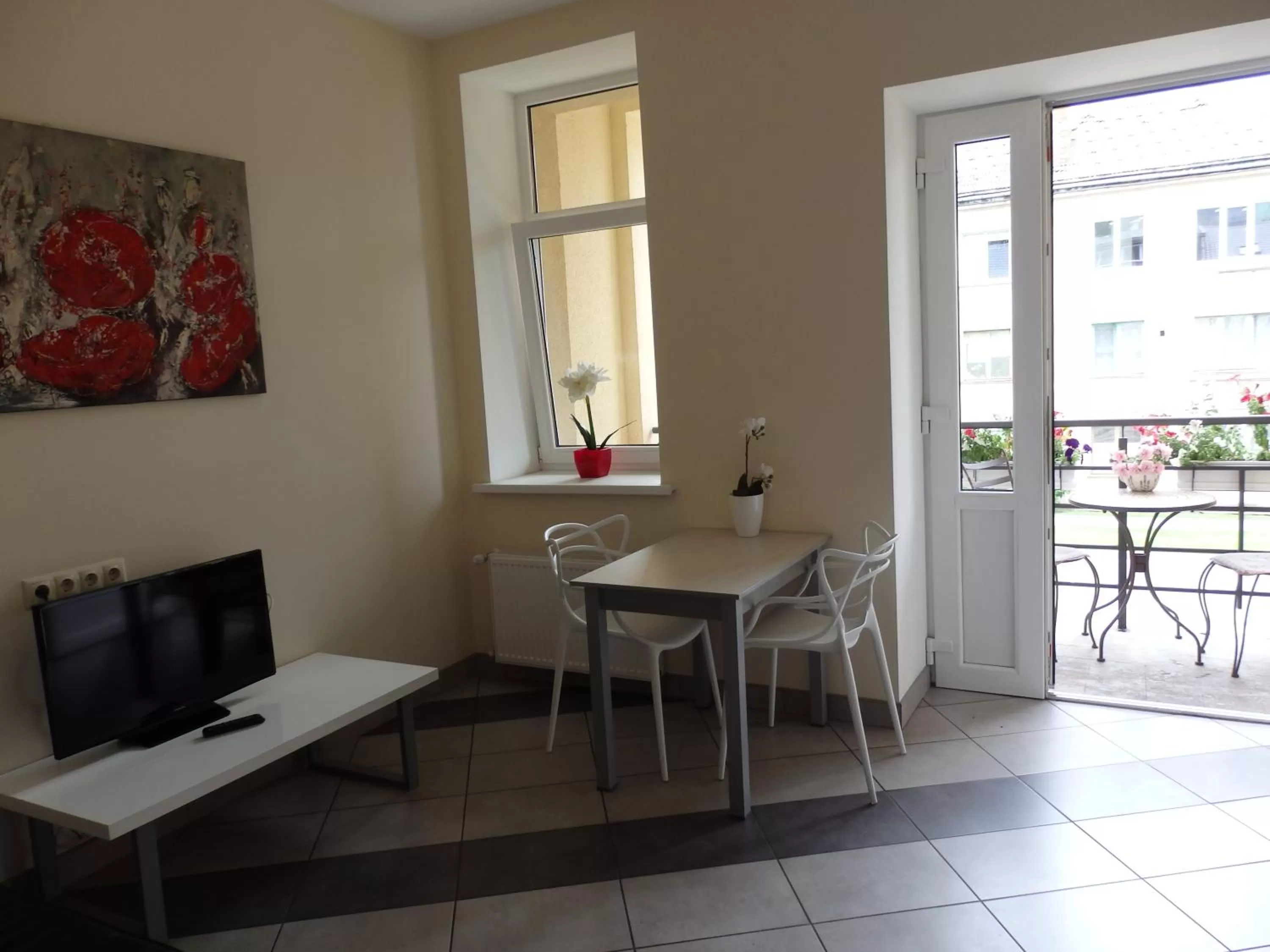 TV and multimedia in Happy Hotel