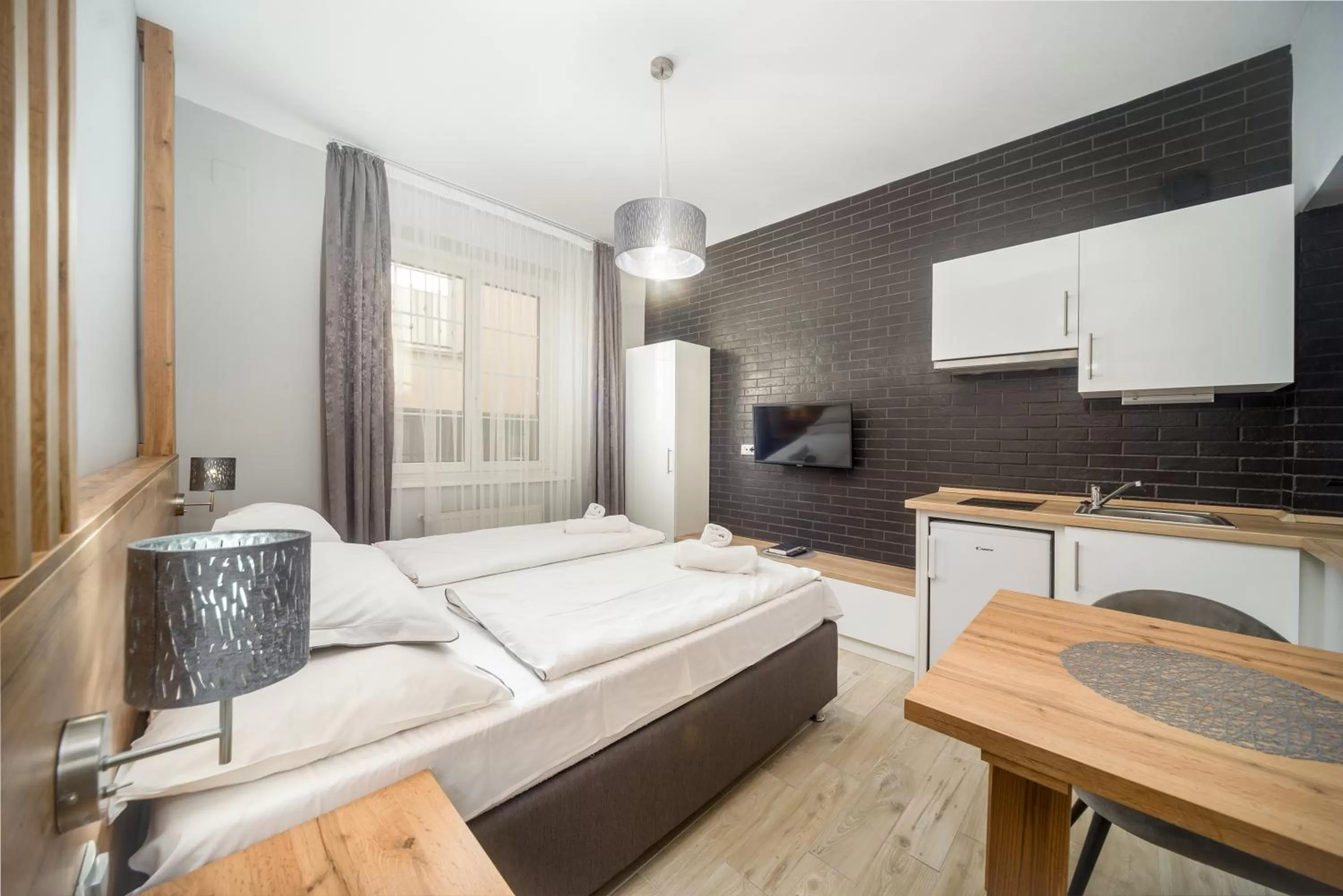 Kitchen or kitchenette, Bed in Park Hotel Ambrózia