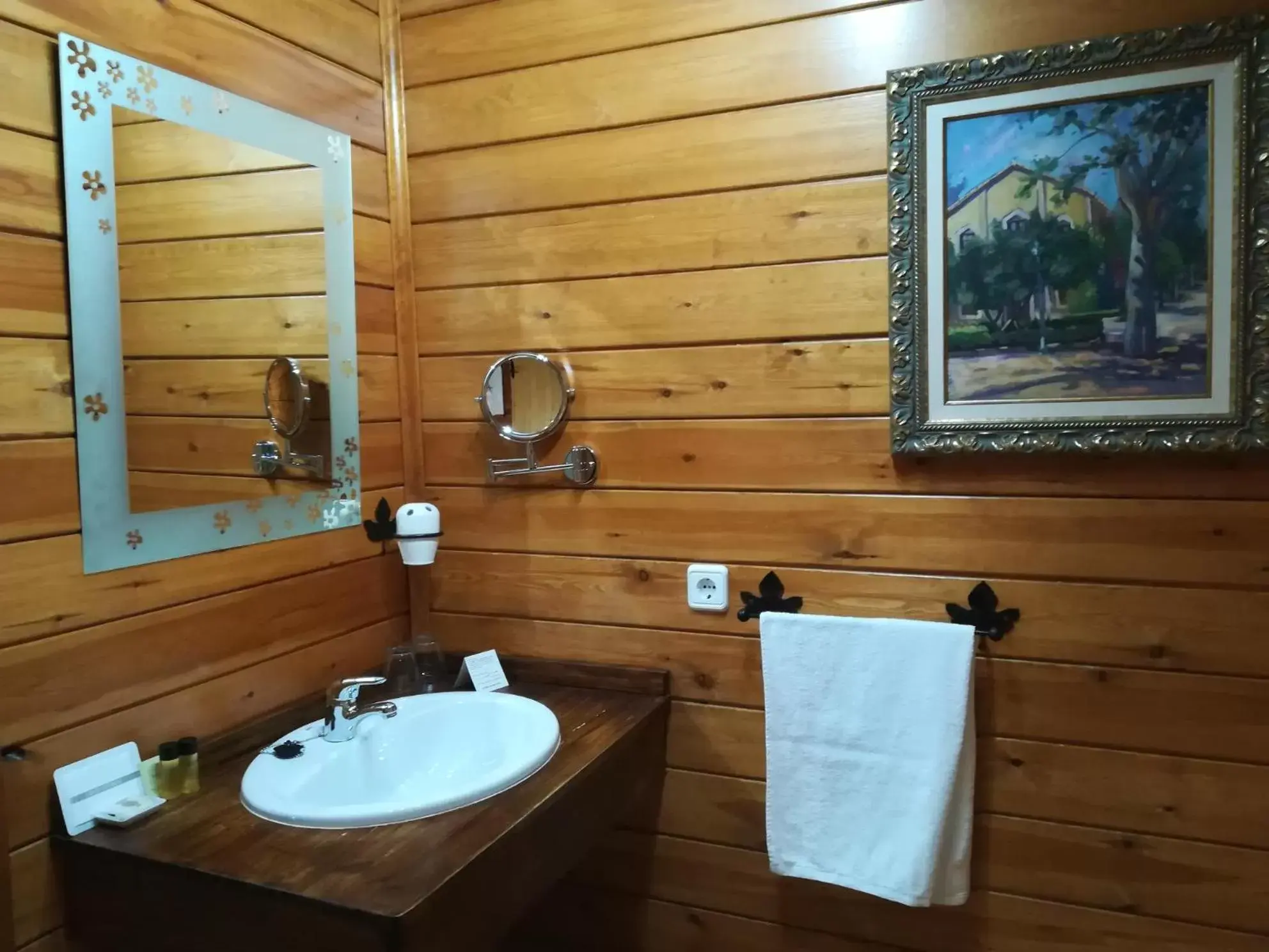Bathroom in El Racó de la Pintora "Adults Only"