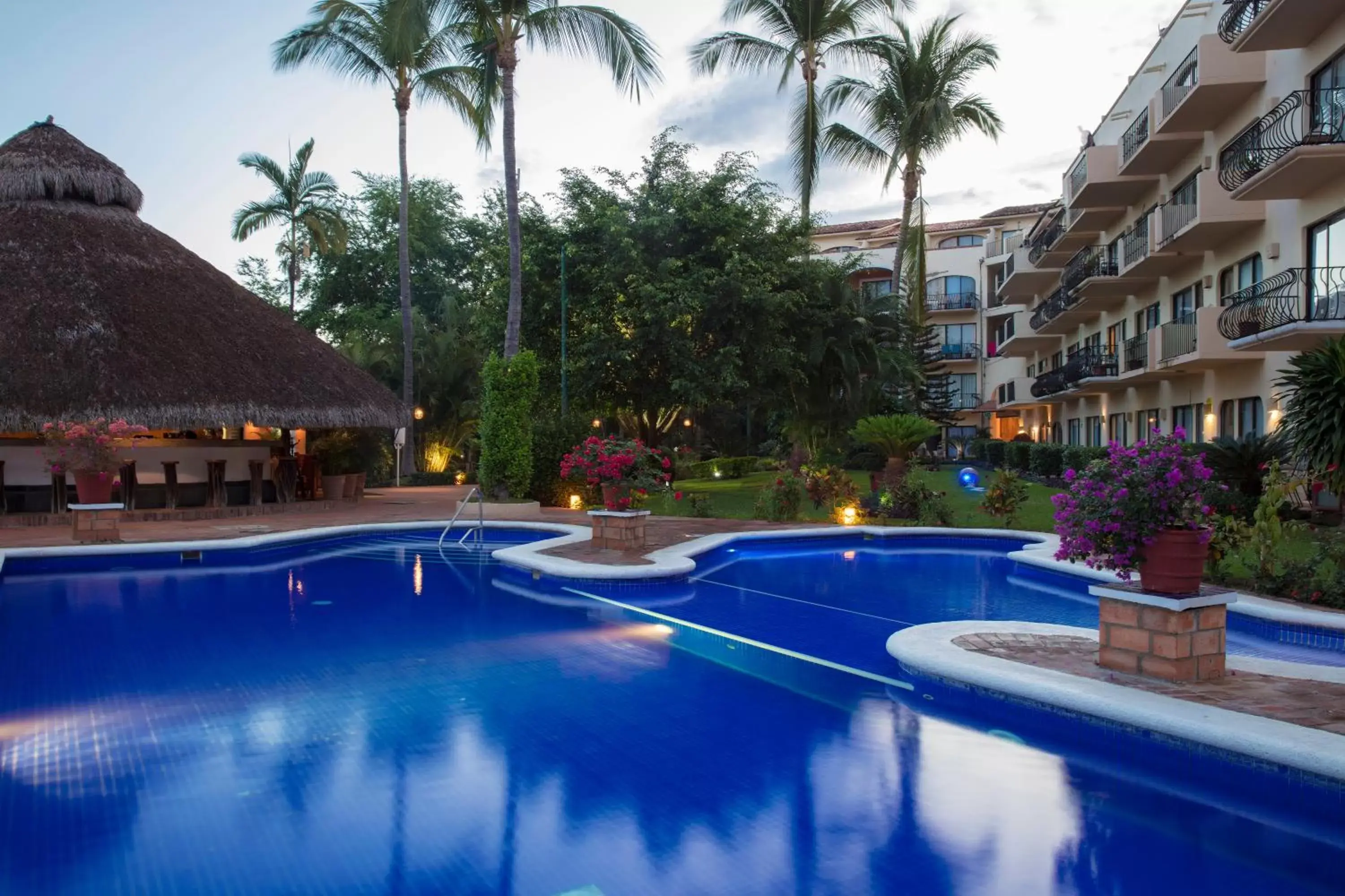 Garden, Swimming Pool in Flamingo Vallarta Hotel & Marina