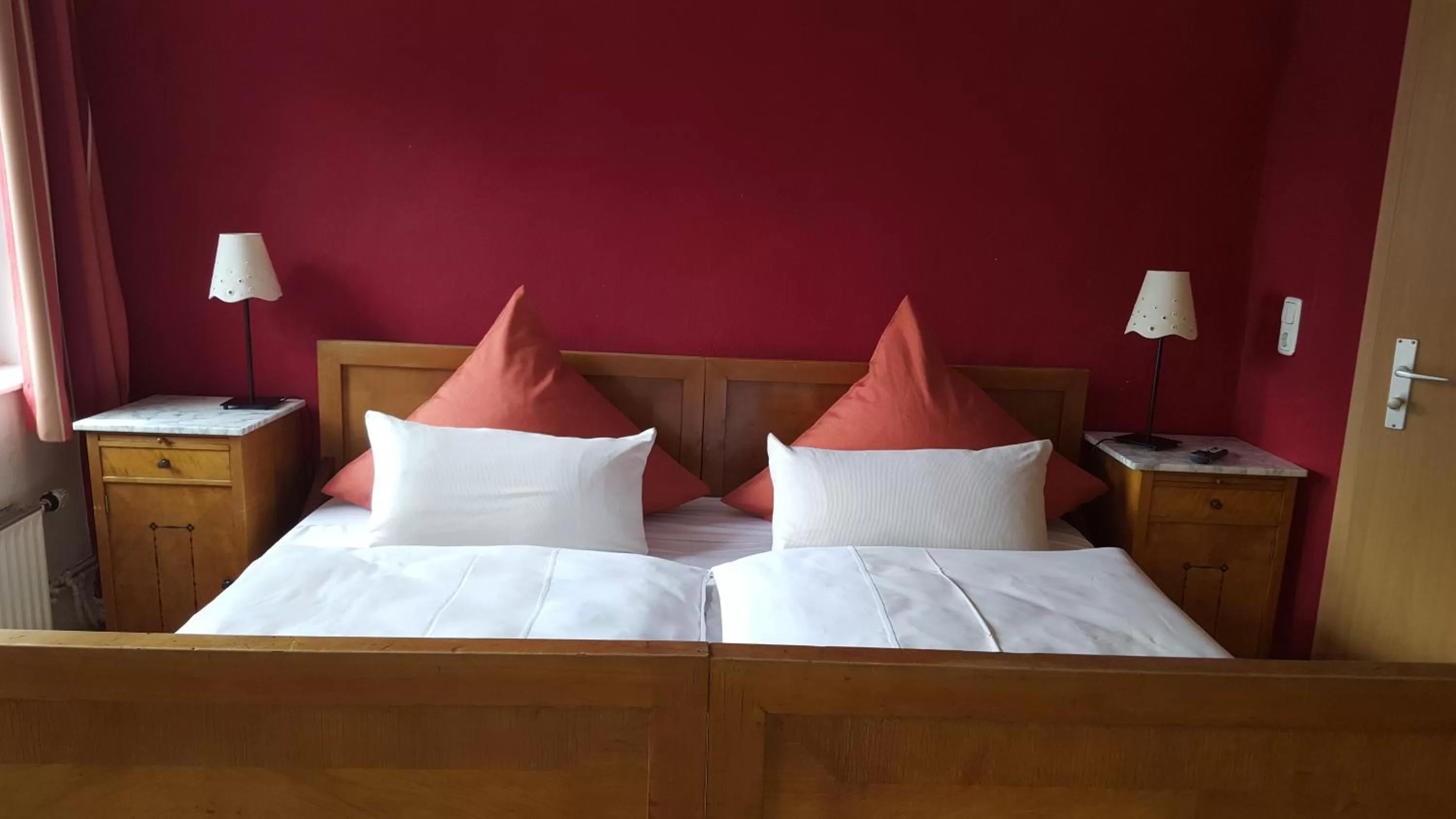 Other, Bed in Fachwerk-Hotel Eisenbart
