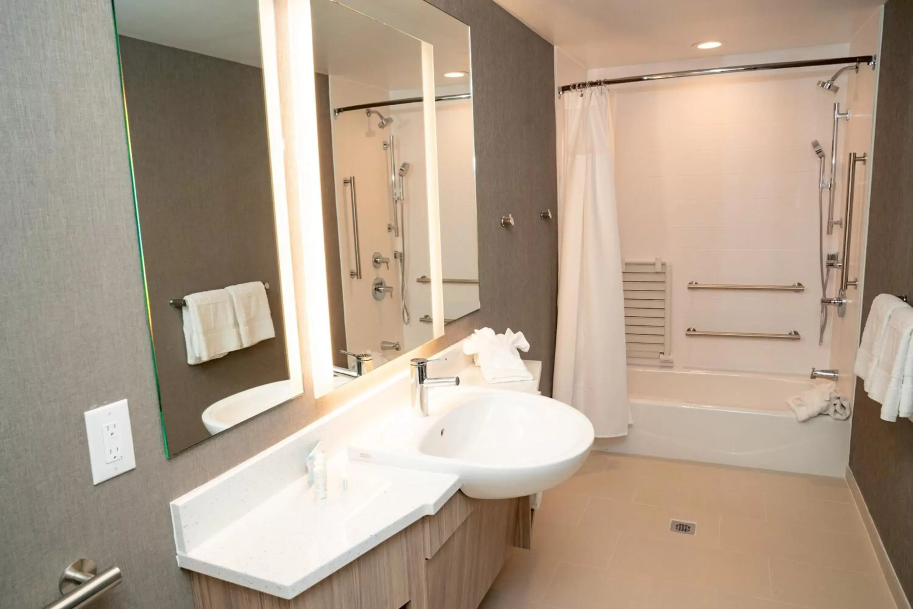 Bathroom in SpringHill Suites by Marriott Woodbridge