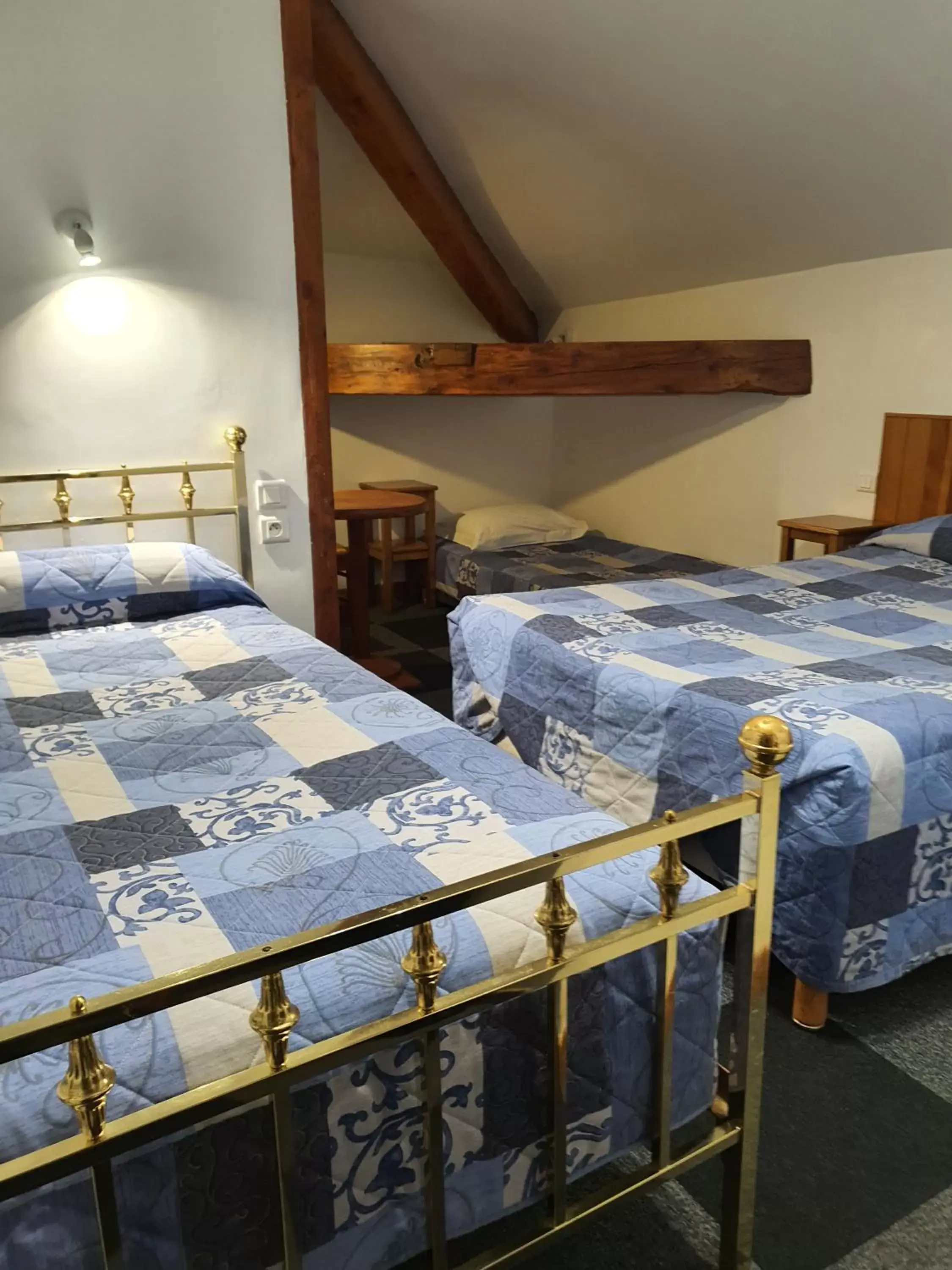 Bed in Hôtel Le National