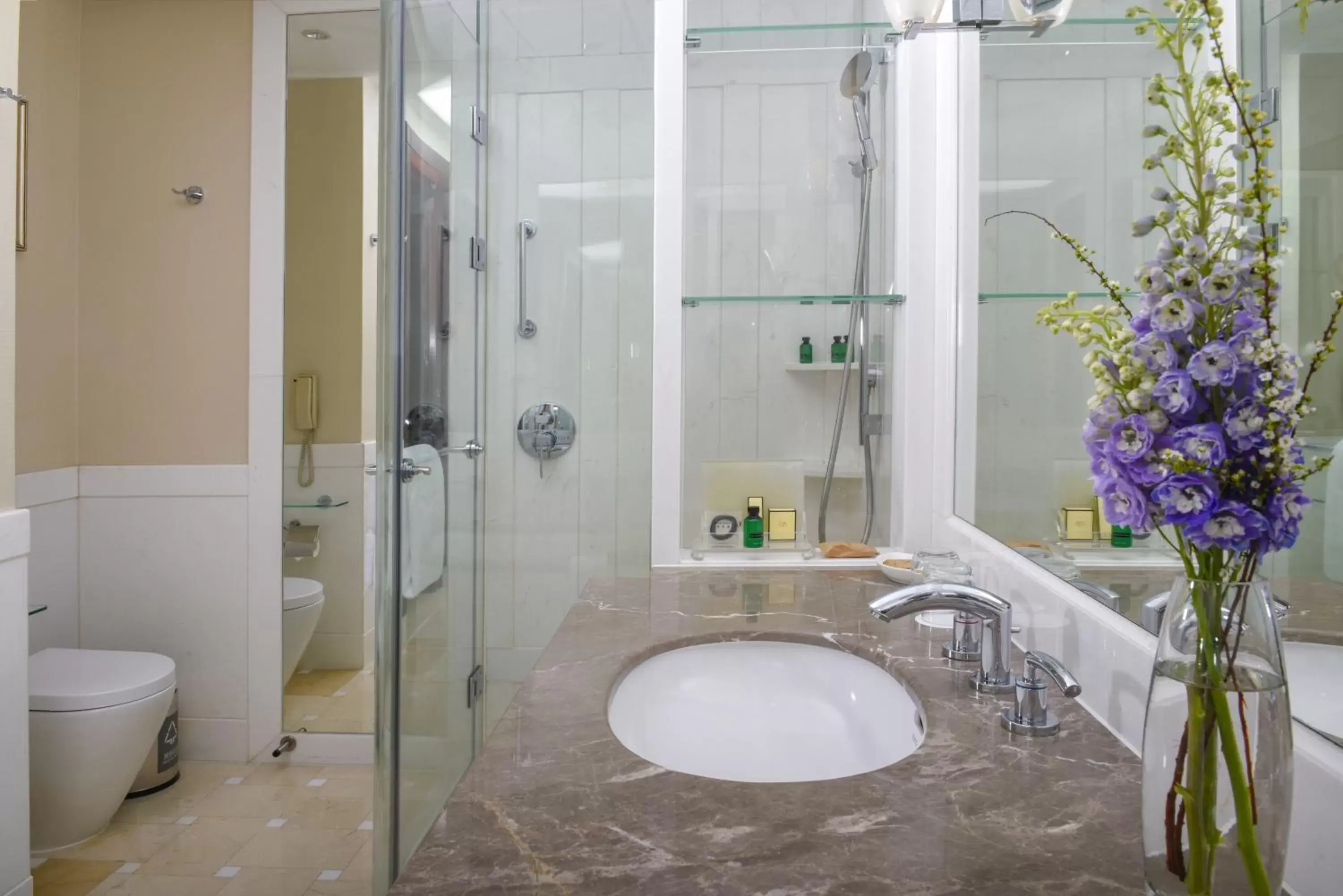 Bathroom in Futian Shangri-La, Shenzhen,Near to Shenzhen Convention&Exhibition Centre, Futian Railway Station