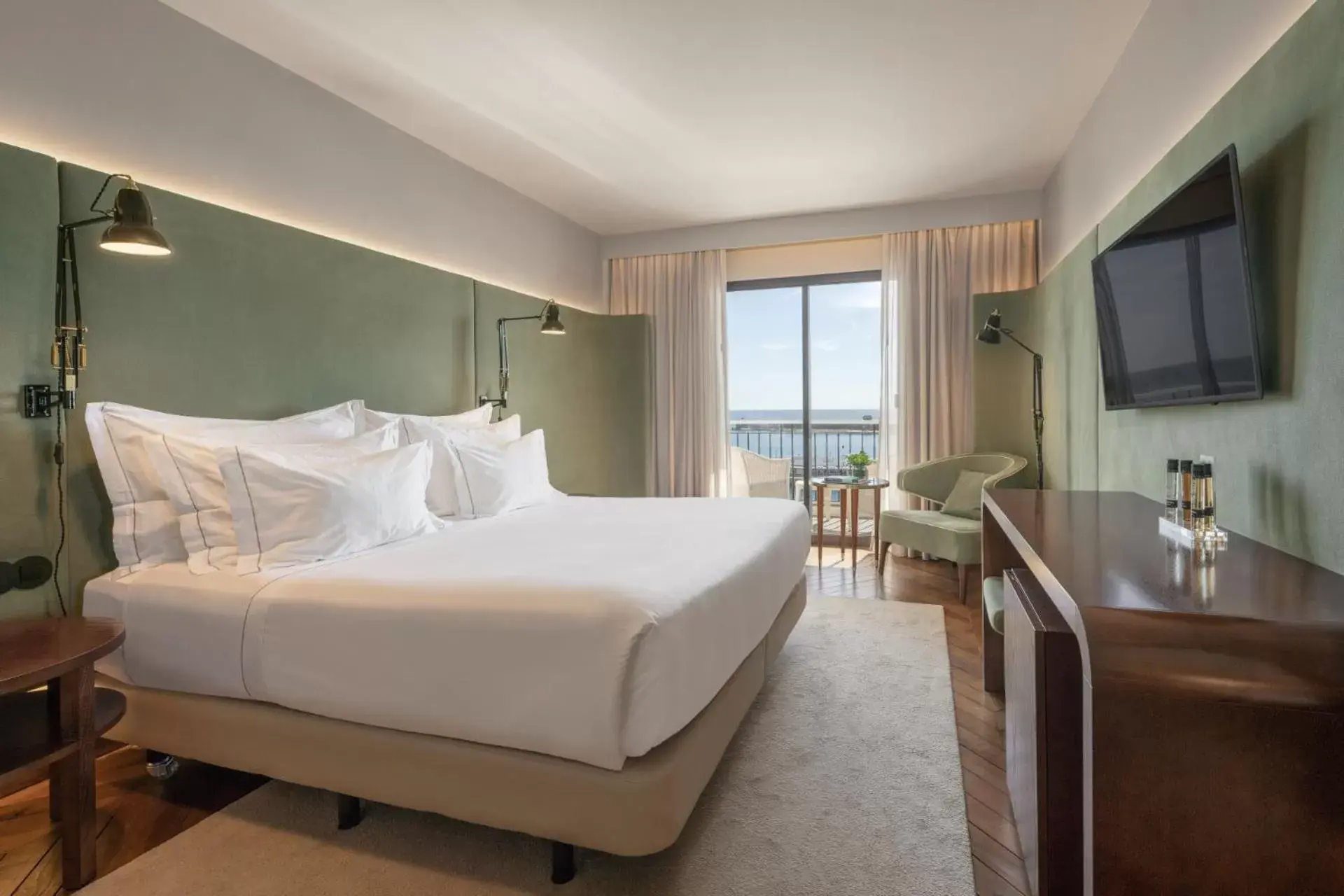 Bed in Grand Hotel Açores Atlântico