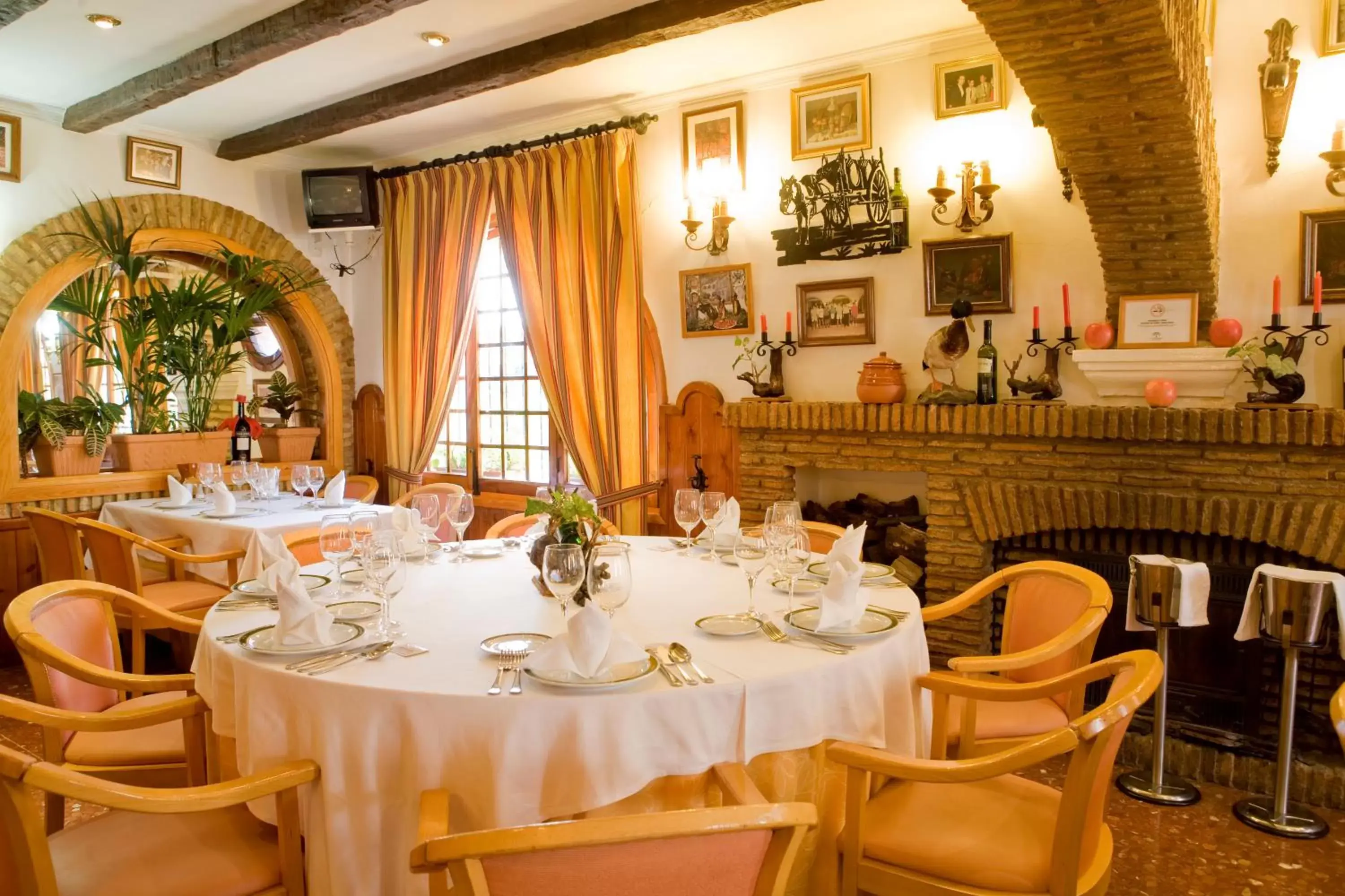 Restaurant/Places to Eat in La Cueva Park