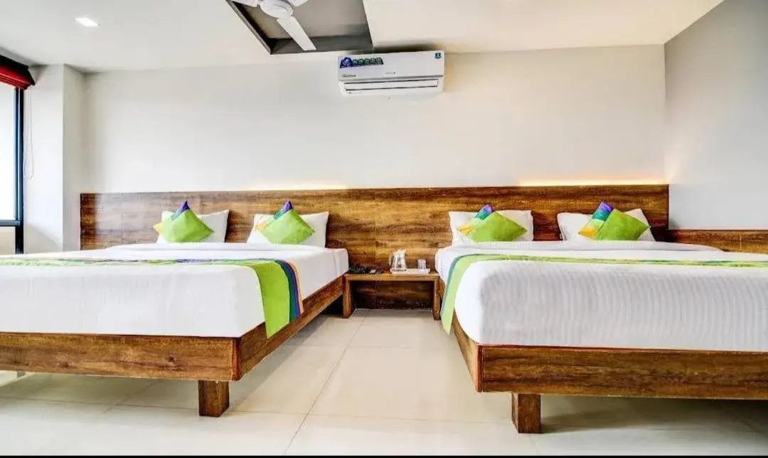 Bedroom, Bed in Hotel Shree MahaLaxmi inn