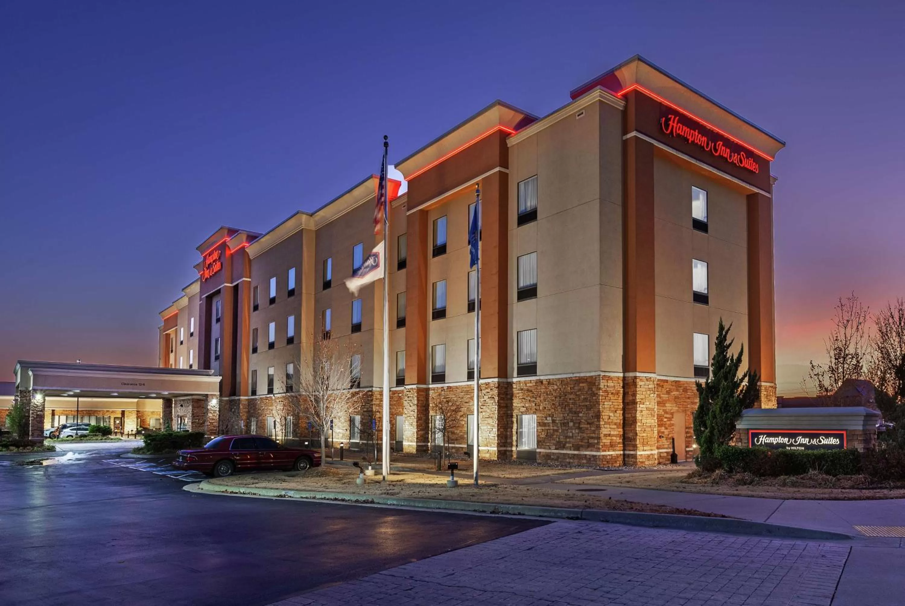 Property building in Hampton Inn & Suites Owasso