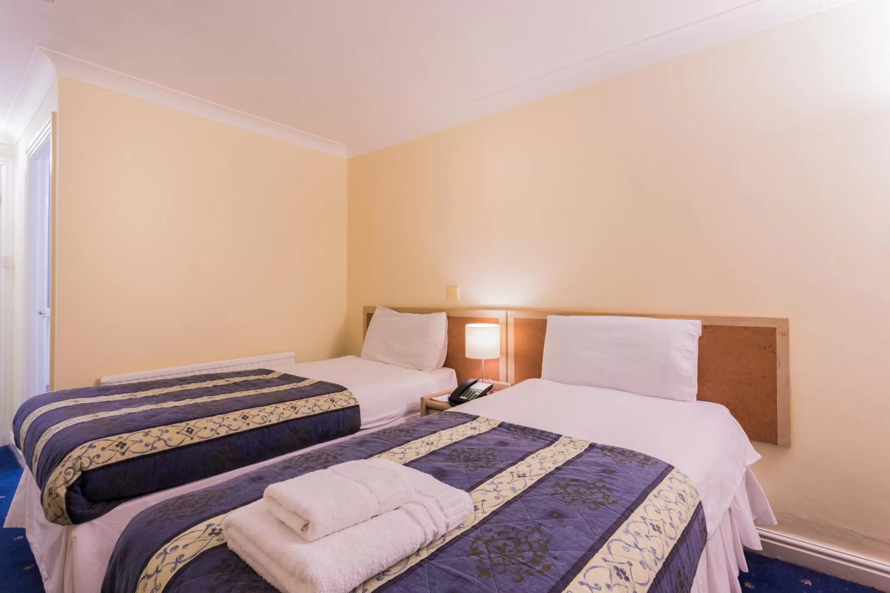 Photo of the whole room, Bed in The Gardens Hotel