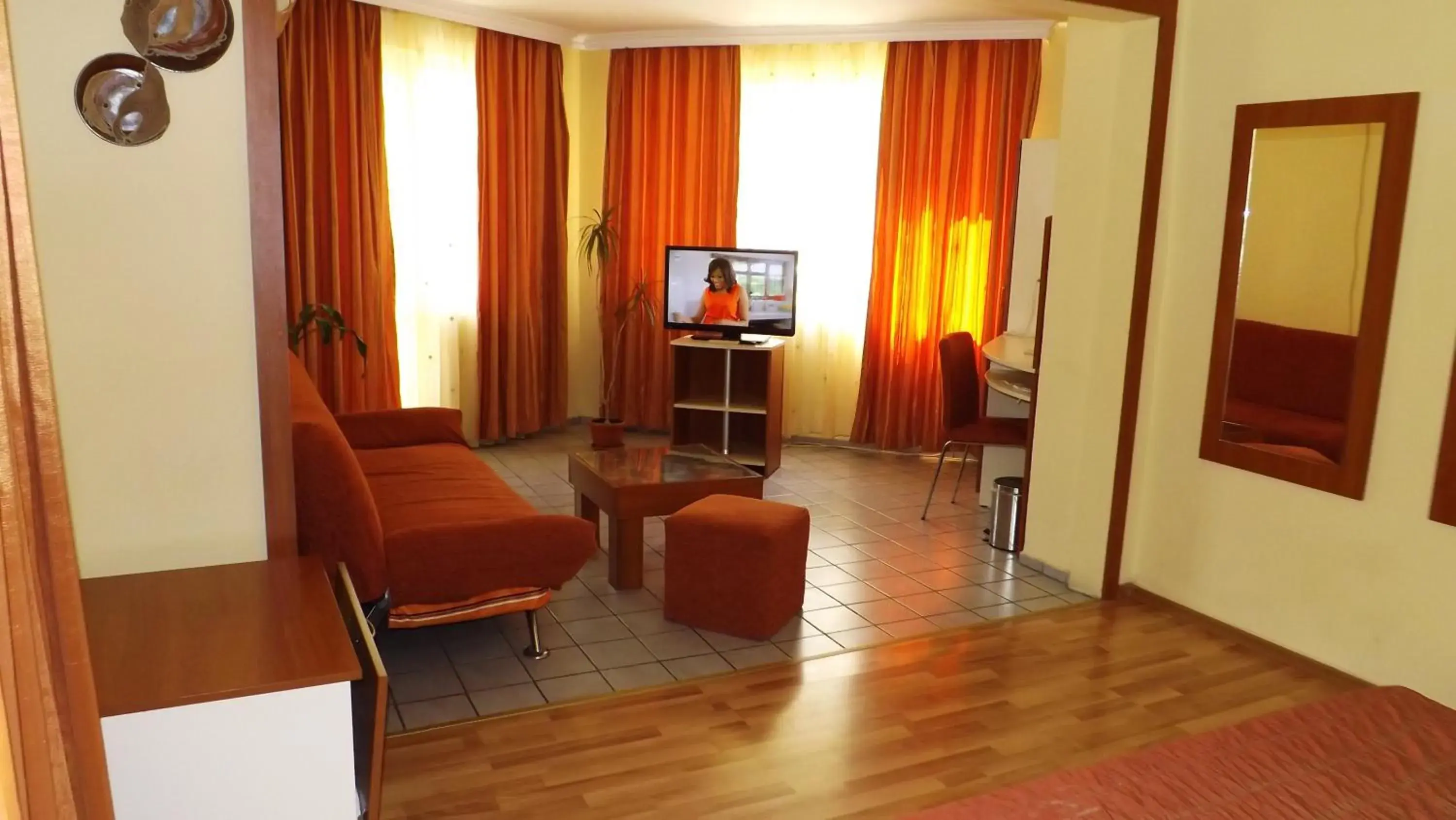 Seating area, TV/Entertainment Center in Hotel Palitra