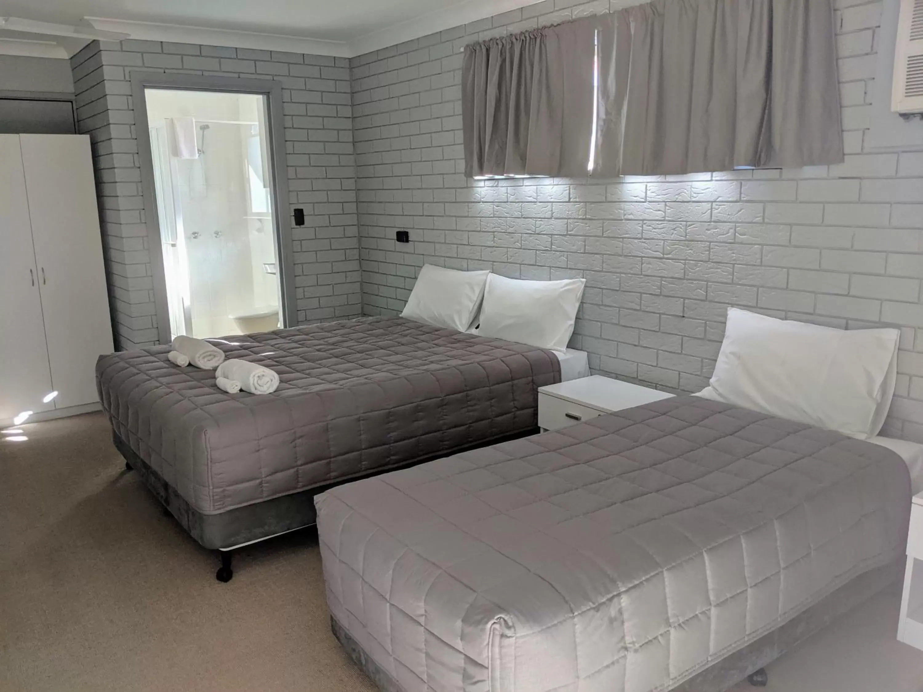 Twin Room in City Lights Motel Twin Room in City Lights Motel