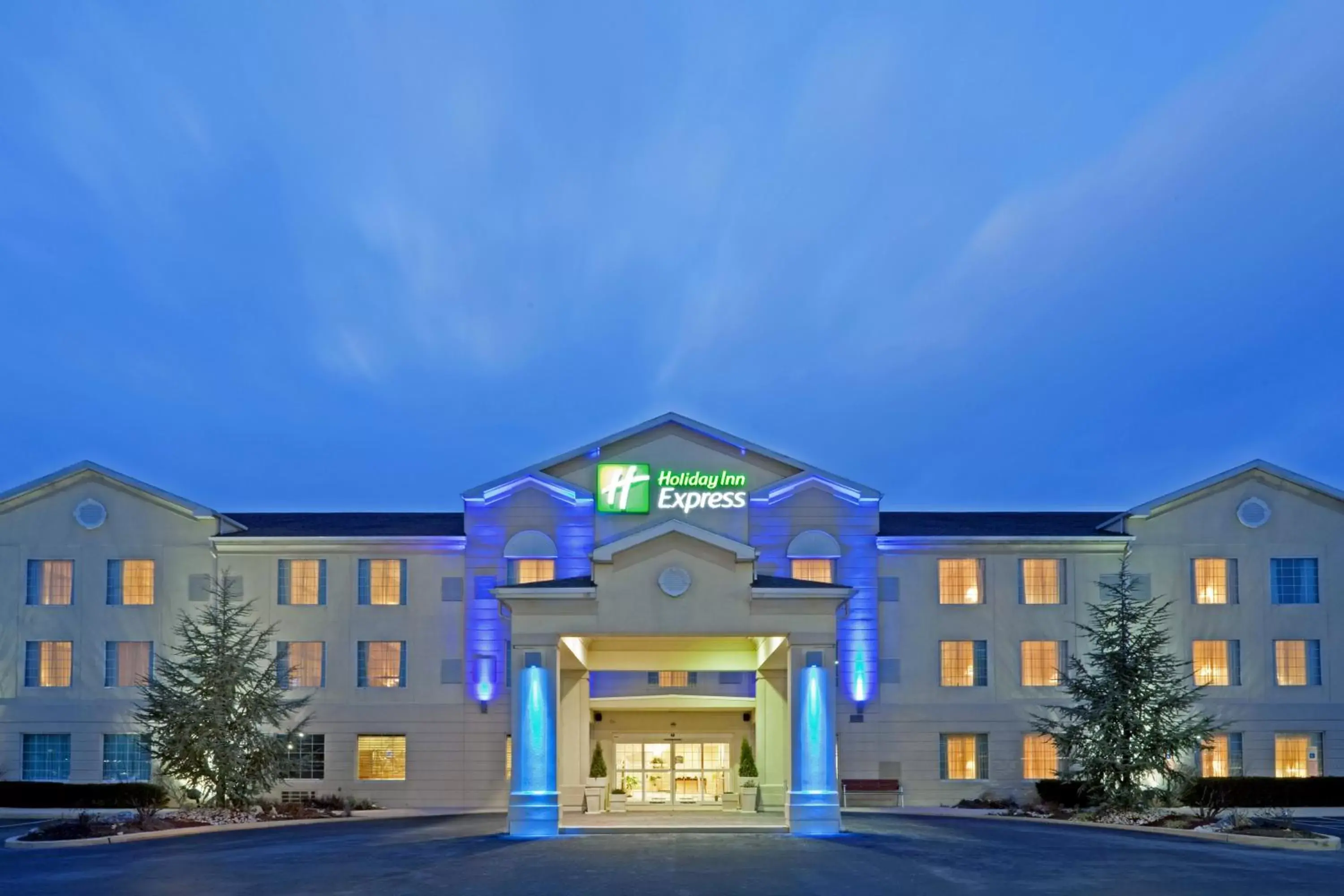 Property Building in Holiday Inn Express Hotel & Suites Reading, an IHG Hotel