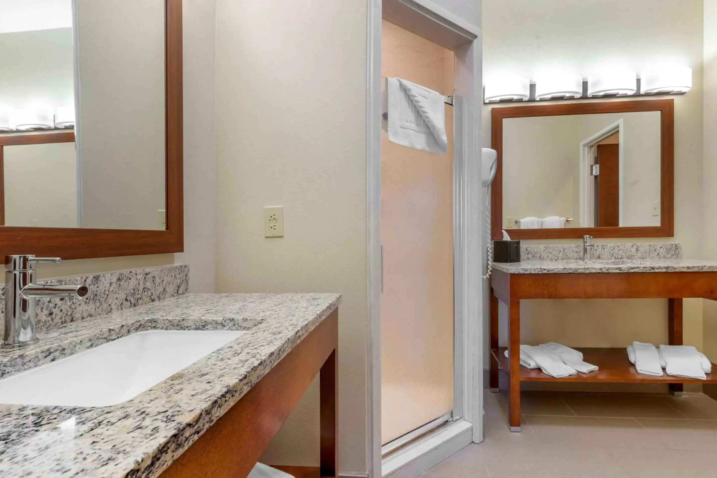 Photo of the whole room, Bathroom in Comfort Inn & Suites Lenoir Hwy 321 Northern Foothills