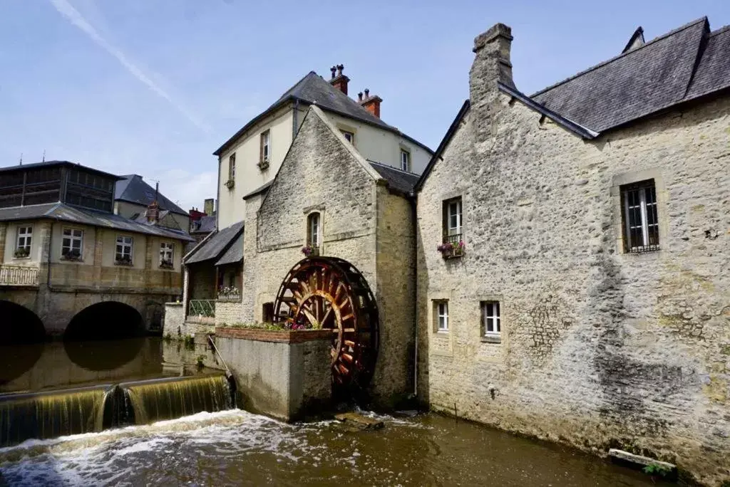 Nearby landmark, Property Building in Le Bourg