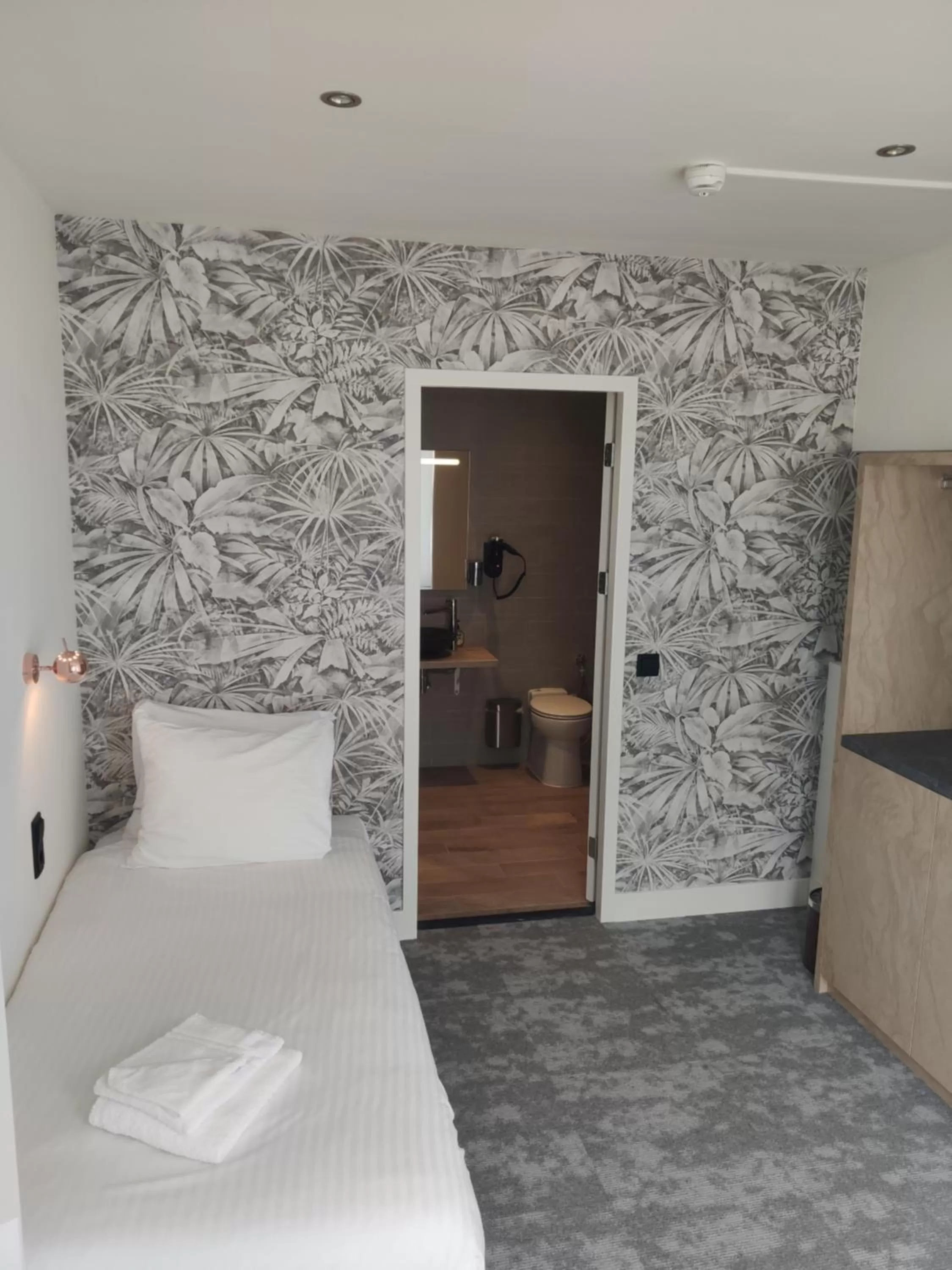 Photo of the whole room, Bed in Hotel Royal Bridges