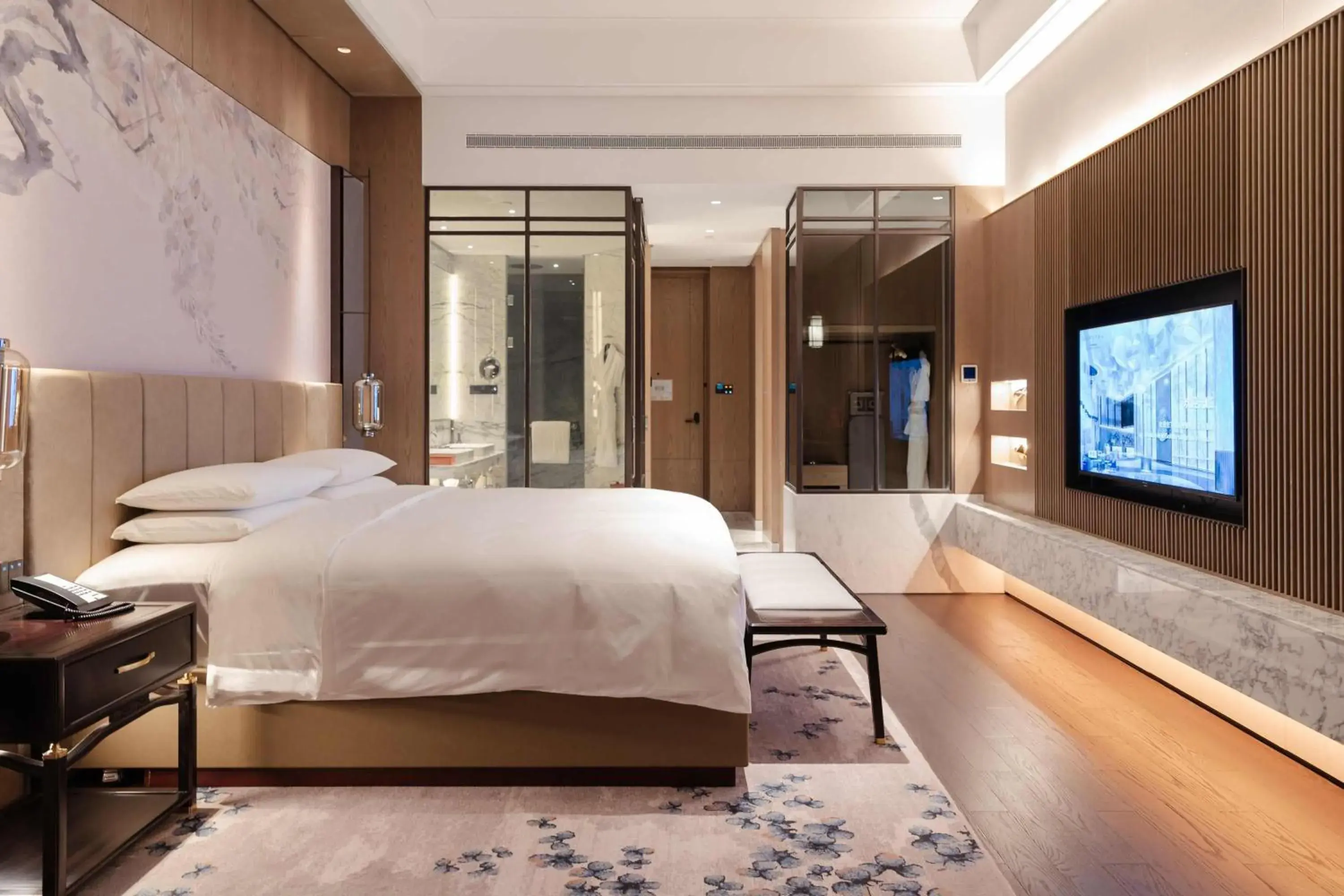 Bed in Sofitel Hangzhou Yingguan