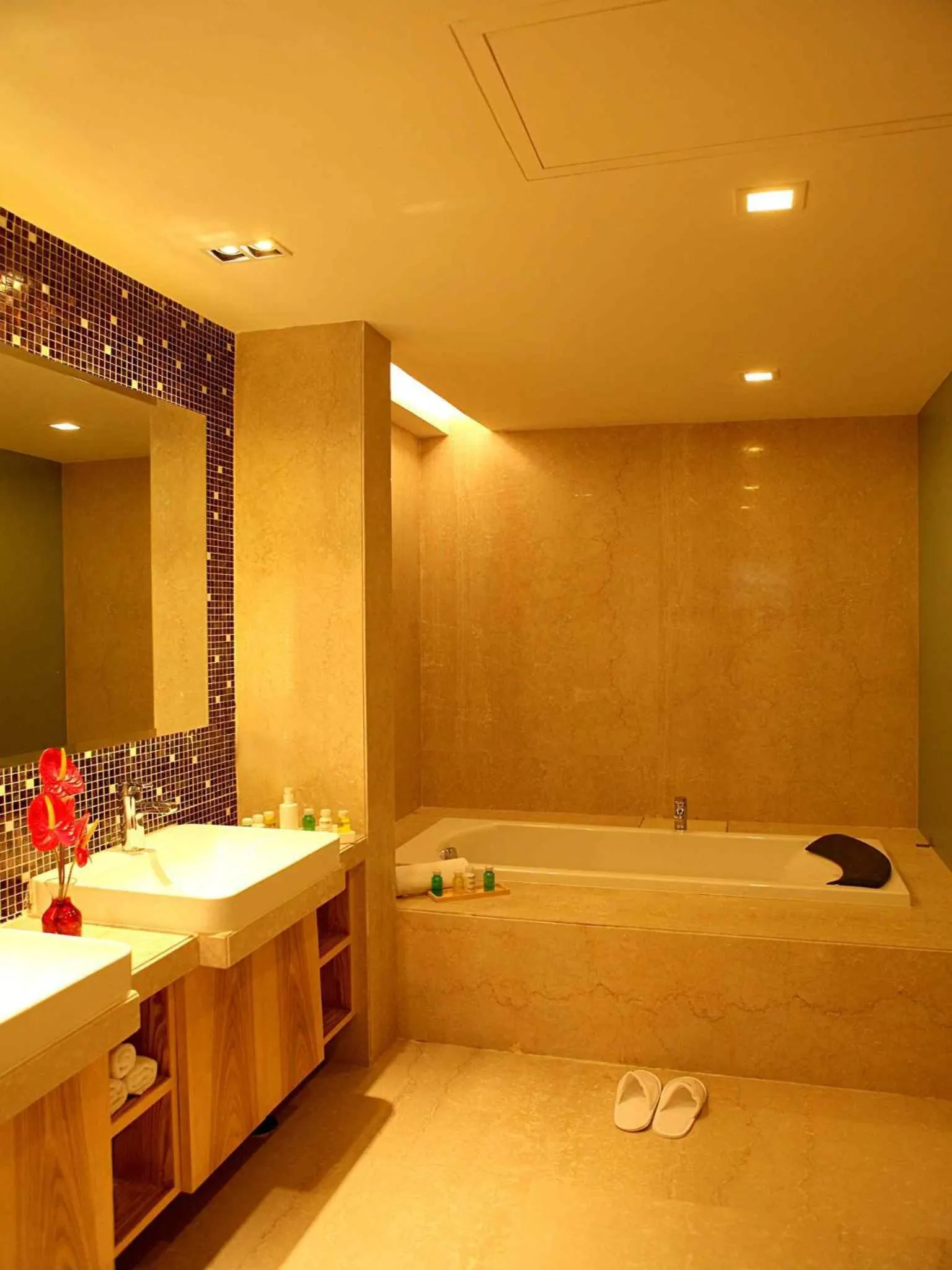 Bathroom in The Metropolitan Hotel & Spa New Delhi