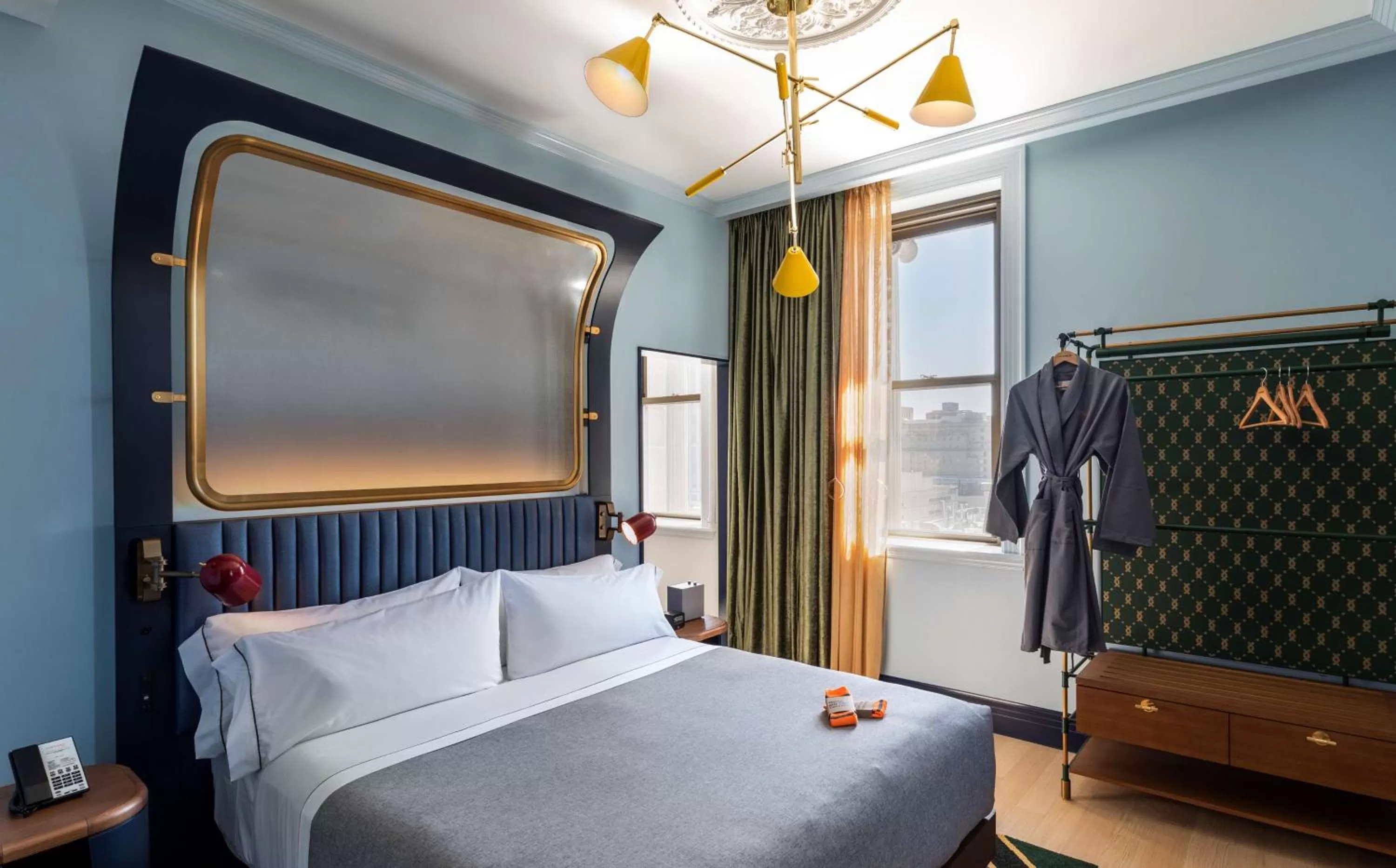 Bed in Canopy By Hilton Philadelphia Center City