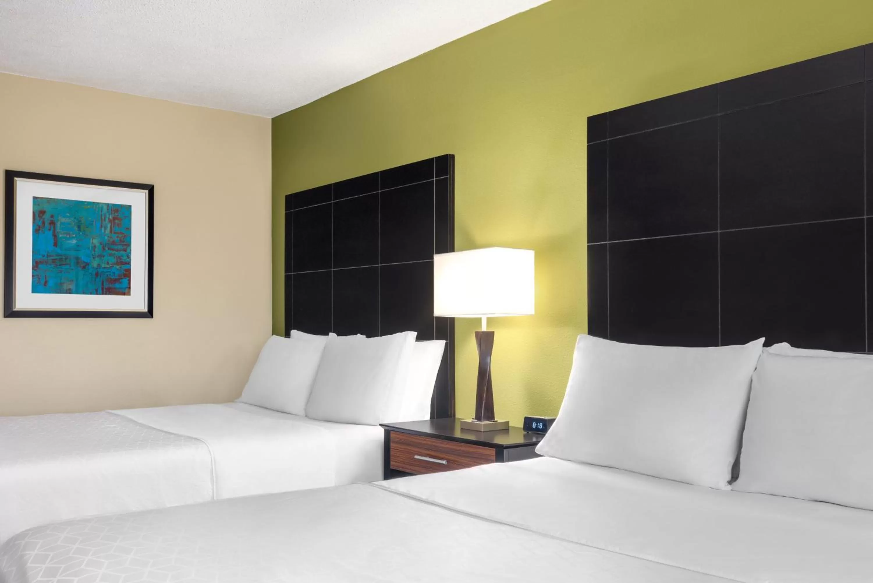 Photo of the whole room, Bed in Holiday Inn Express Hotel & Suites Edmond by IHG