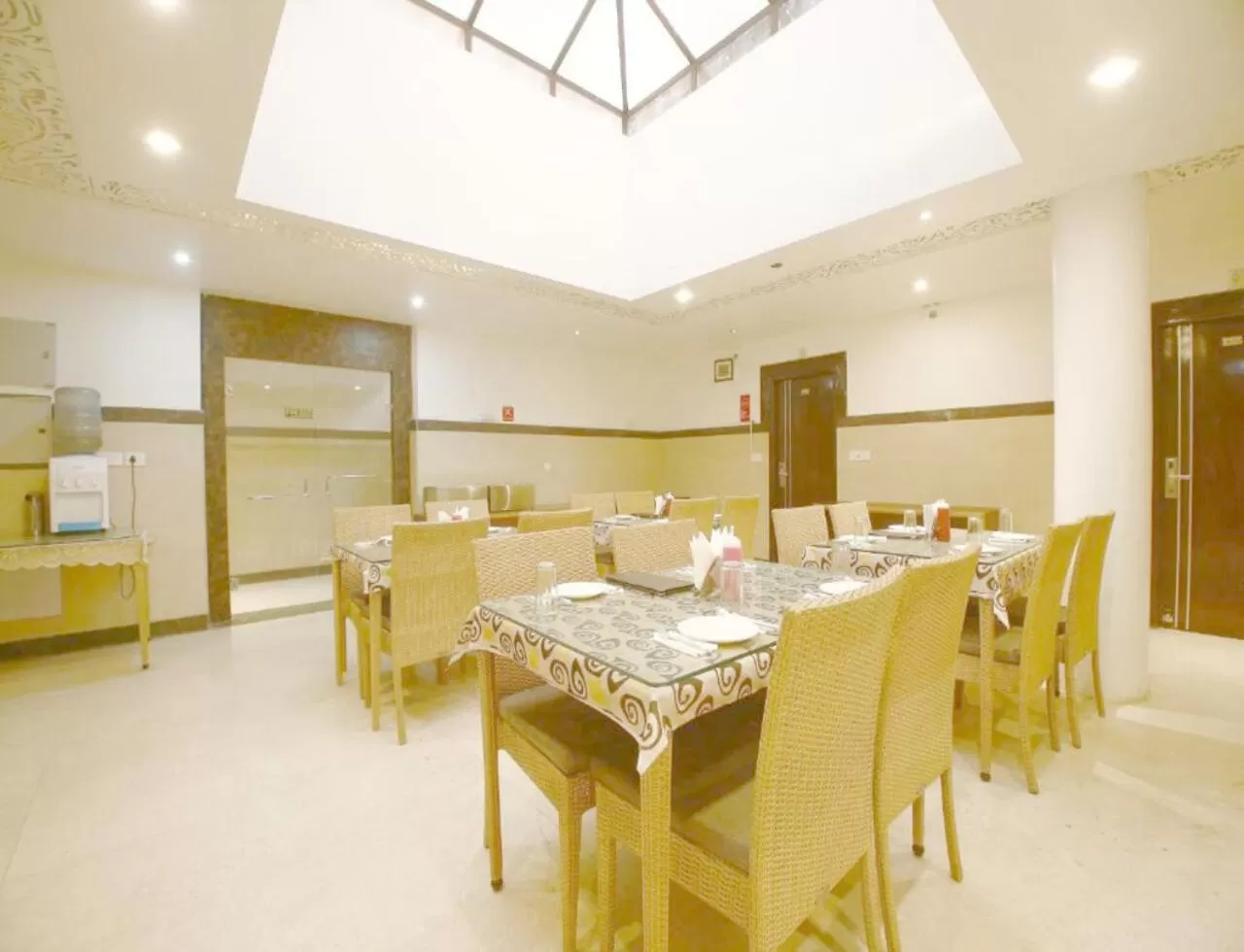 Breakfast in Hotel Diamond Plaza