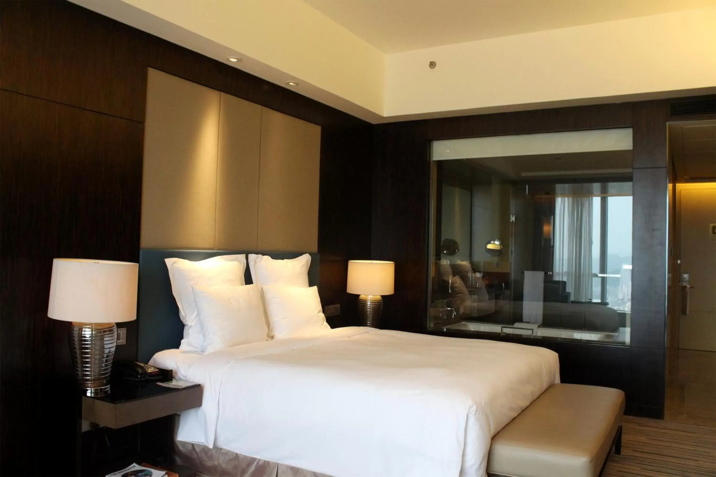 Photo of the whole room, Bed in Renaissance Huizhou Hotel