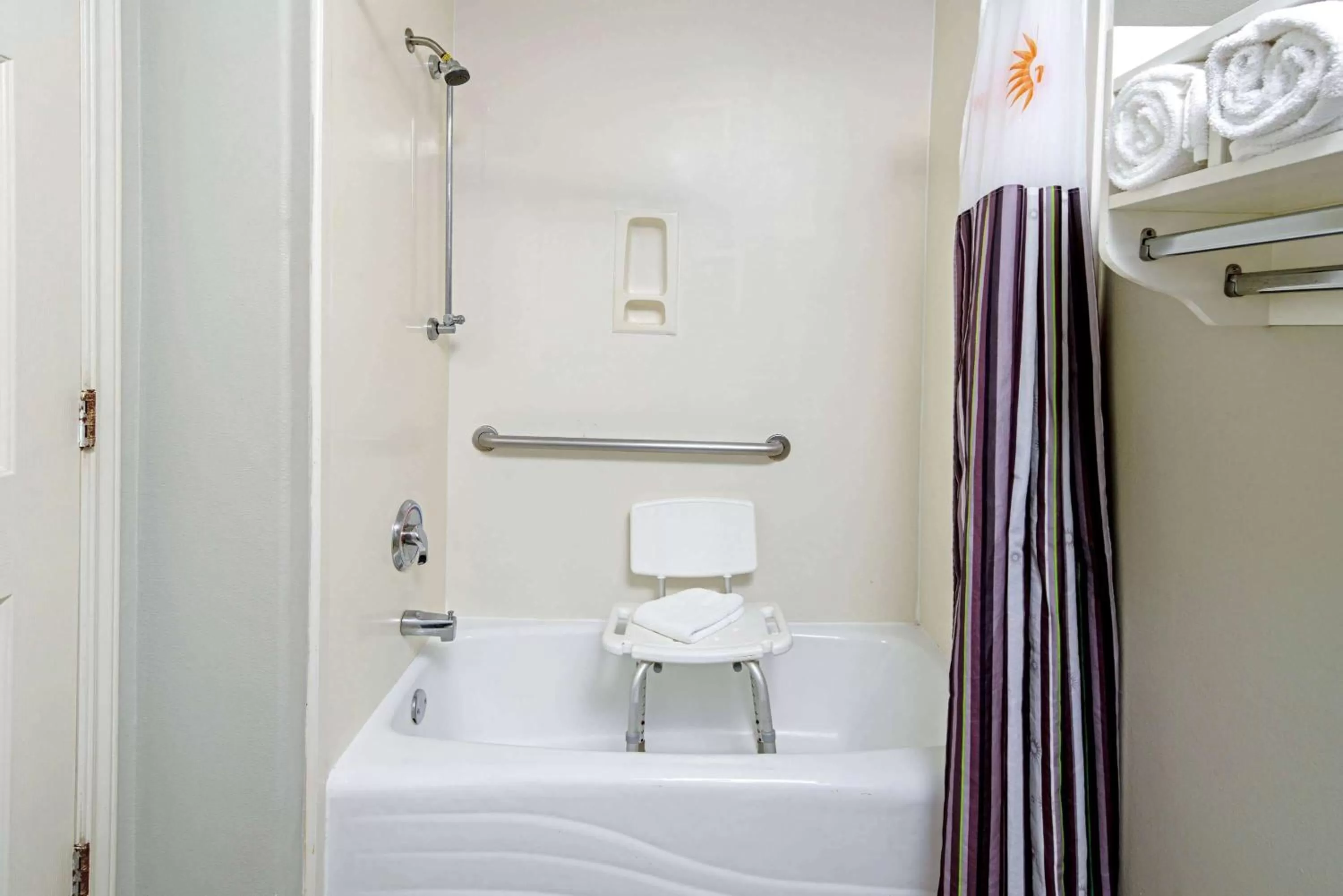 Bathroom, Bed in La Quinta by Wyndham Brownsville North