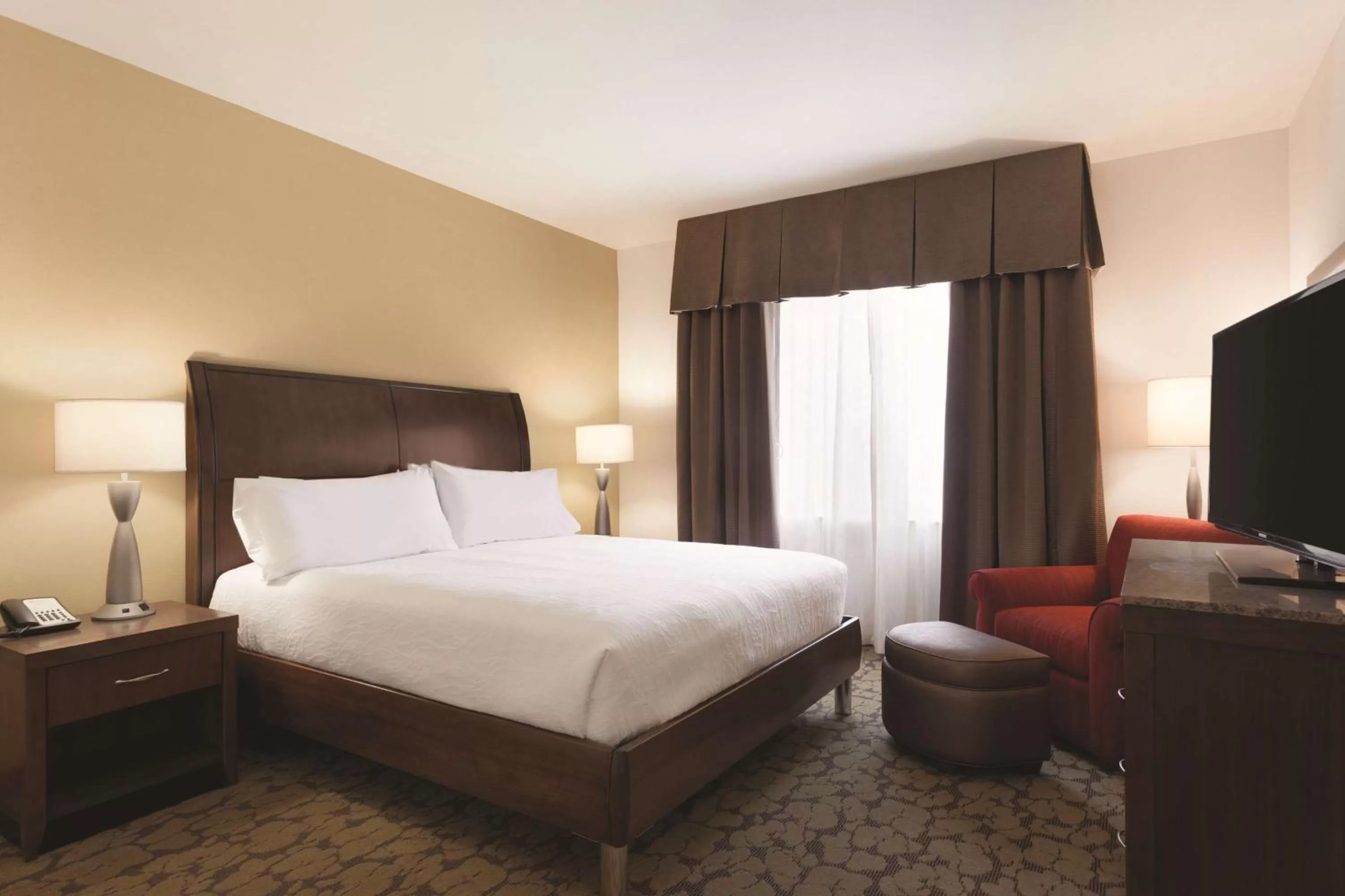 Bedroom, Bed in Hilton Garden Inn Rochester Downtown, NY