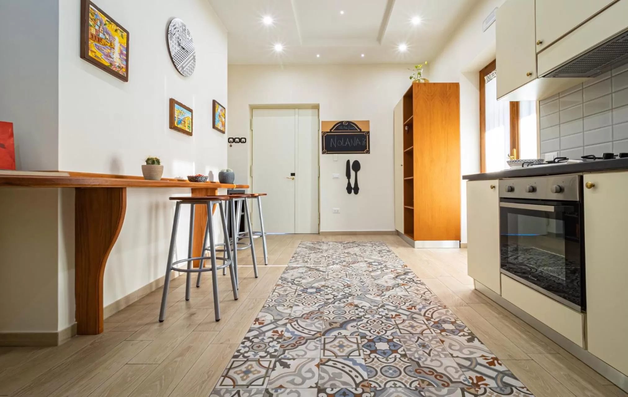 Kitchen or kitchenette in Nolana '86