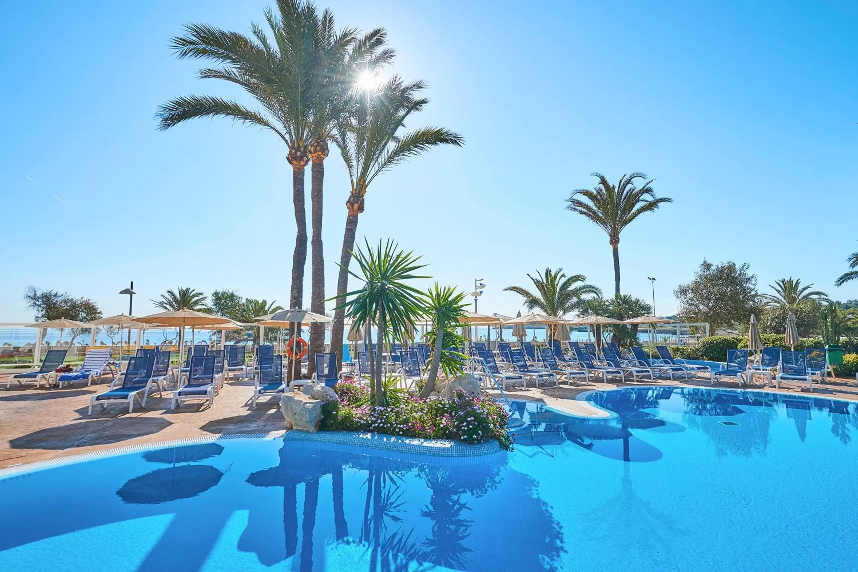 Swimming pool in Hipotels Hipocampo Playa Swimming pool in Hipotels Hipocampo Playa