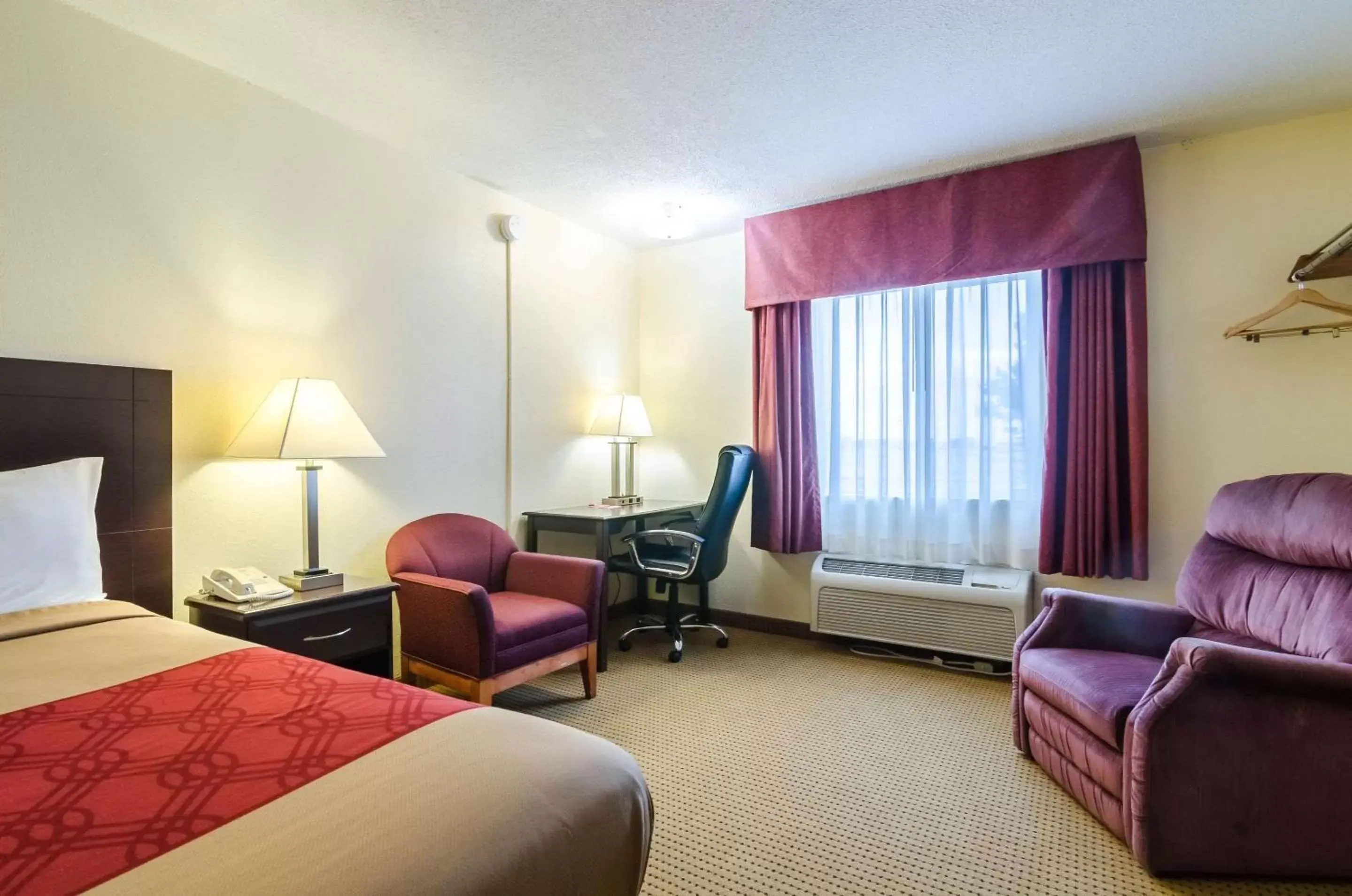 Bathroom, Seating Area in Econo Lodge Lexington