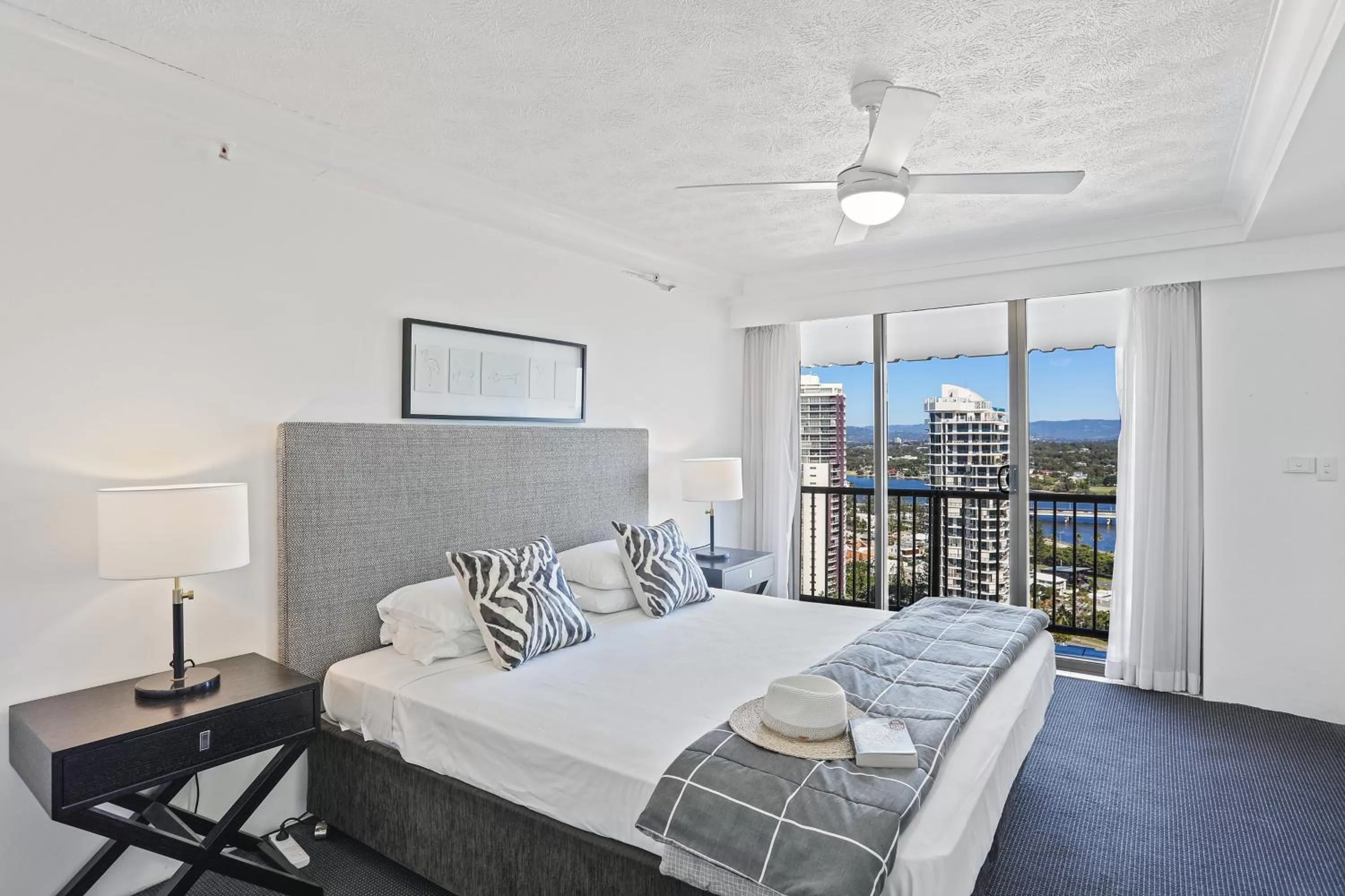 Bedroom, Bed in De Ville Apartments