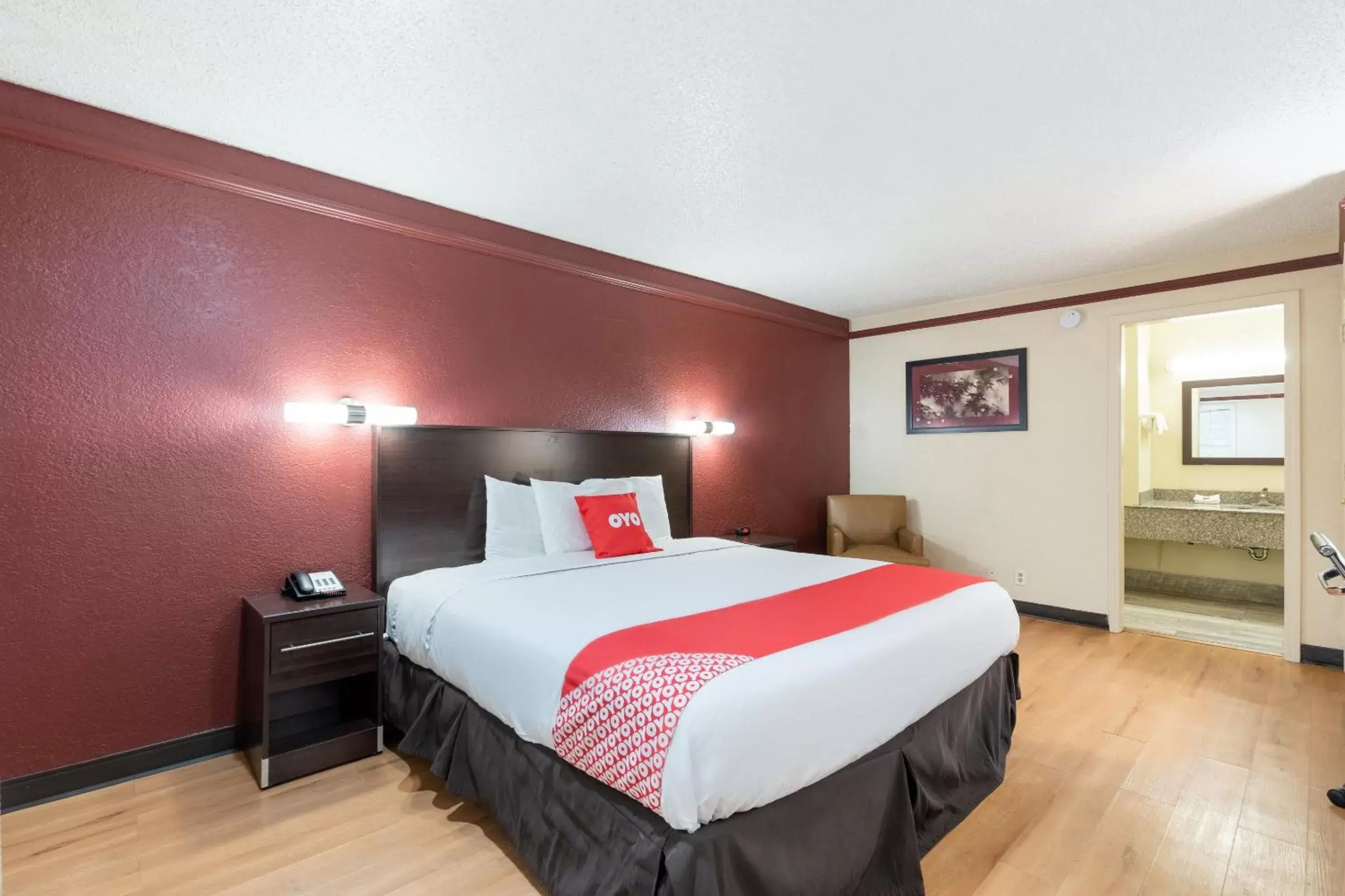 Bedroom, Bed in OYO Hotel Tulsa N Sheridan Rd & Airport