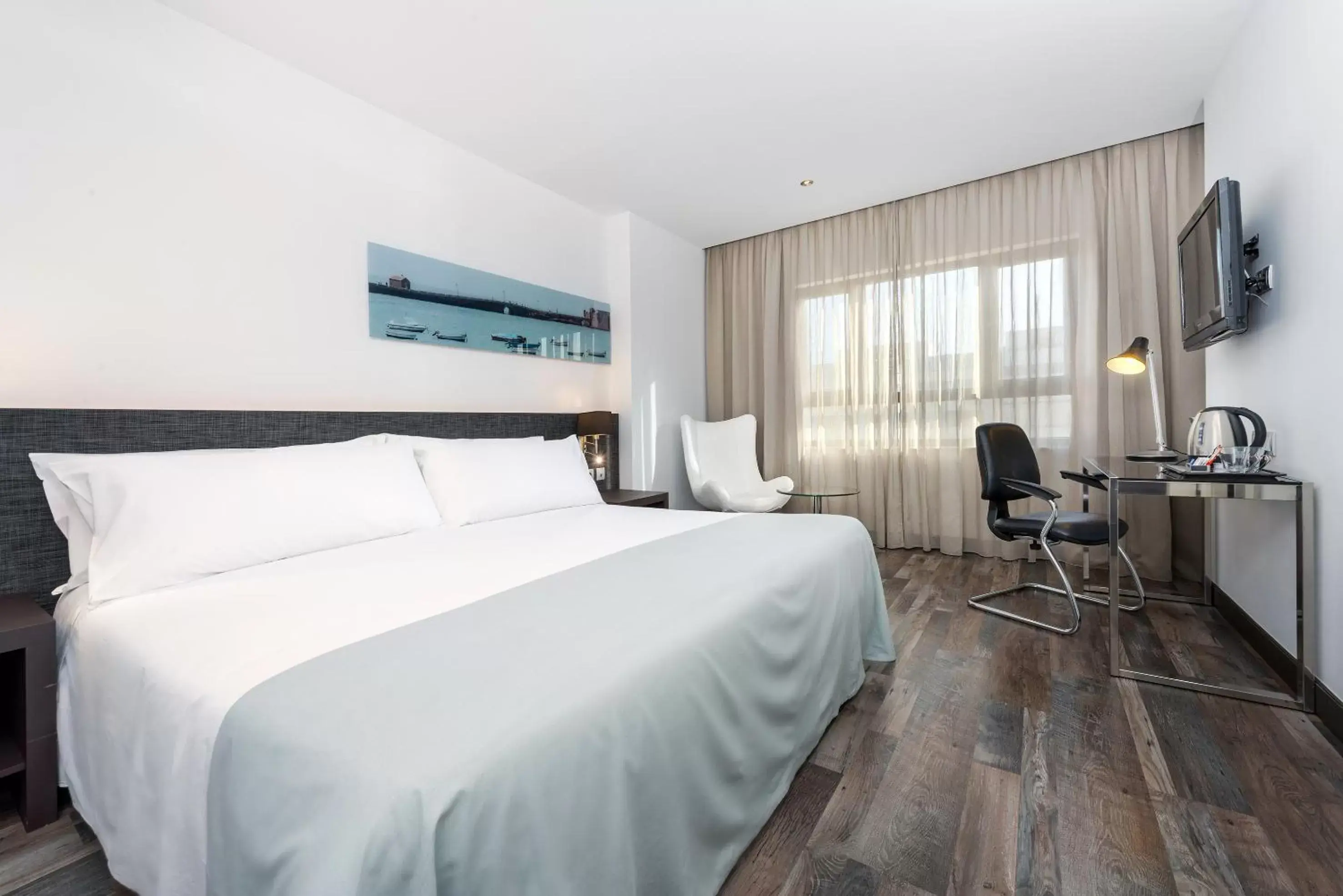 Photo of the whole room in Hotel Cádiz Paseo del Mar, Affiliated by Meliá