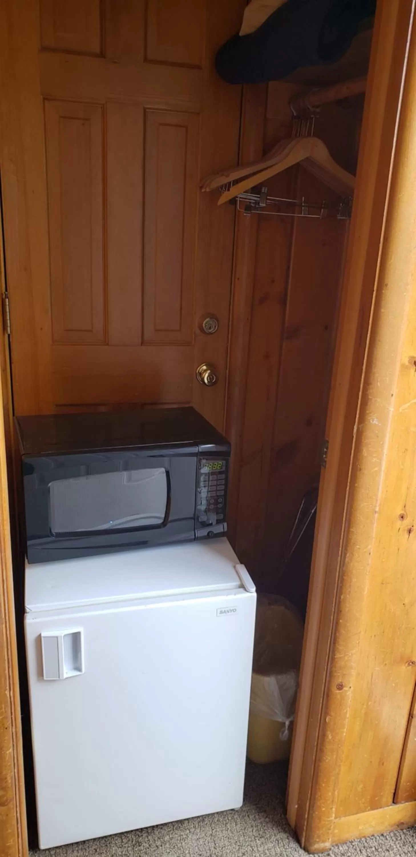 Photo of the whole room in Canyon Motel near Rocky Mountain National Park