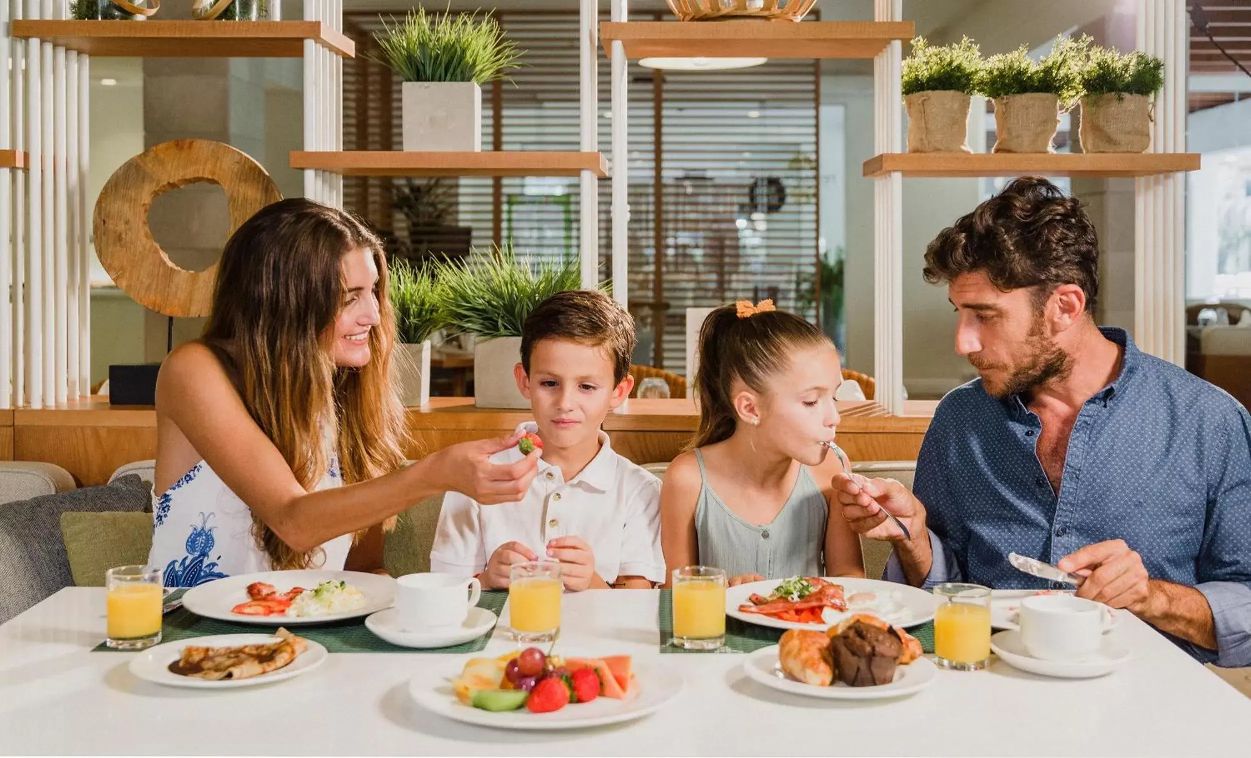 Family in Club del Sol Aparthotel