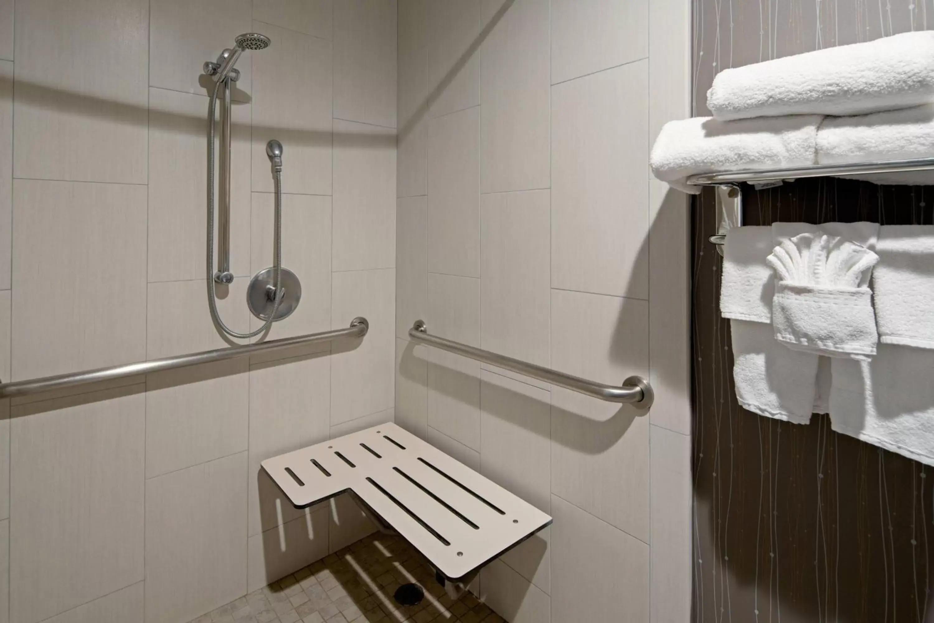 Bathroom in Courtyard by Marriott Oxnard/Ventura