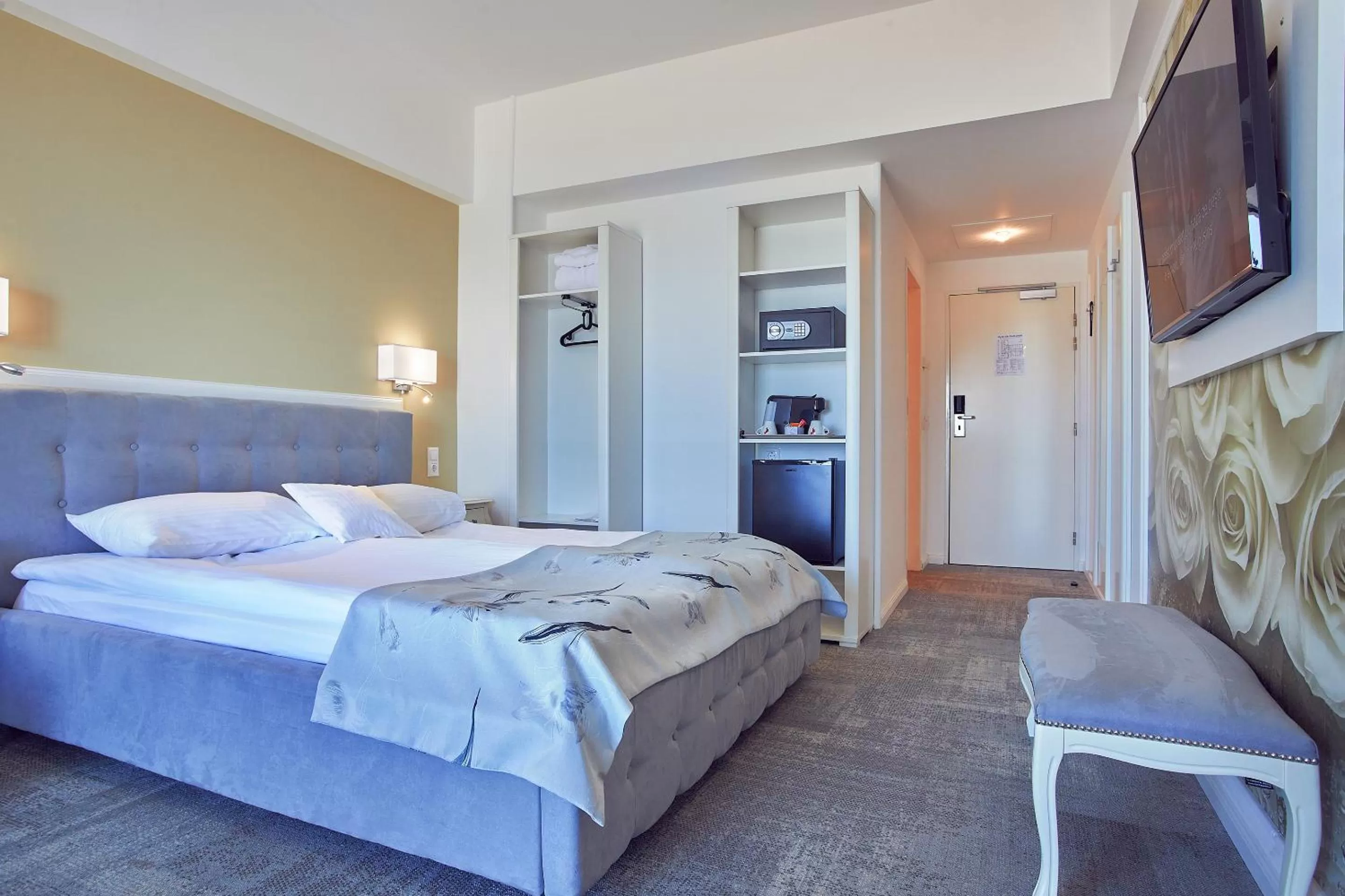 Bedroom, Bed in Continental Forum Constanta