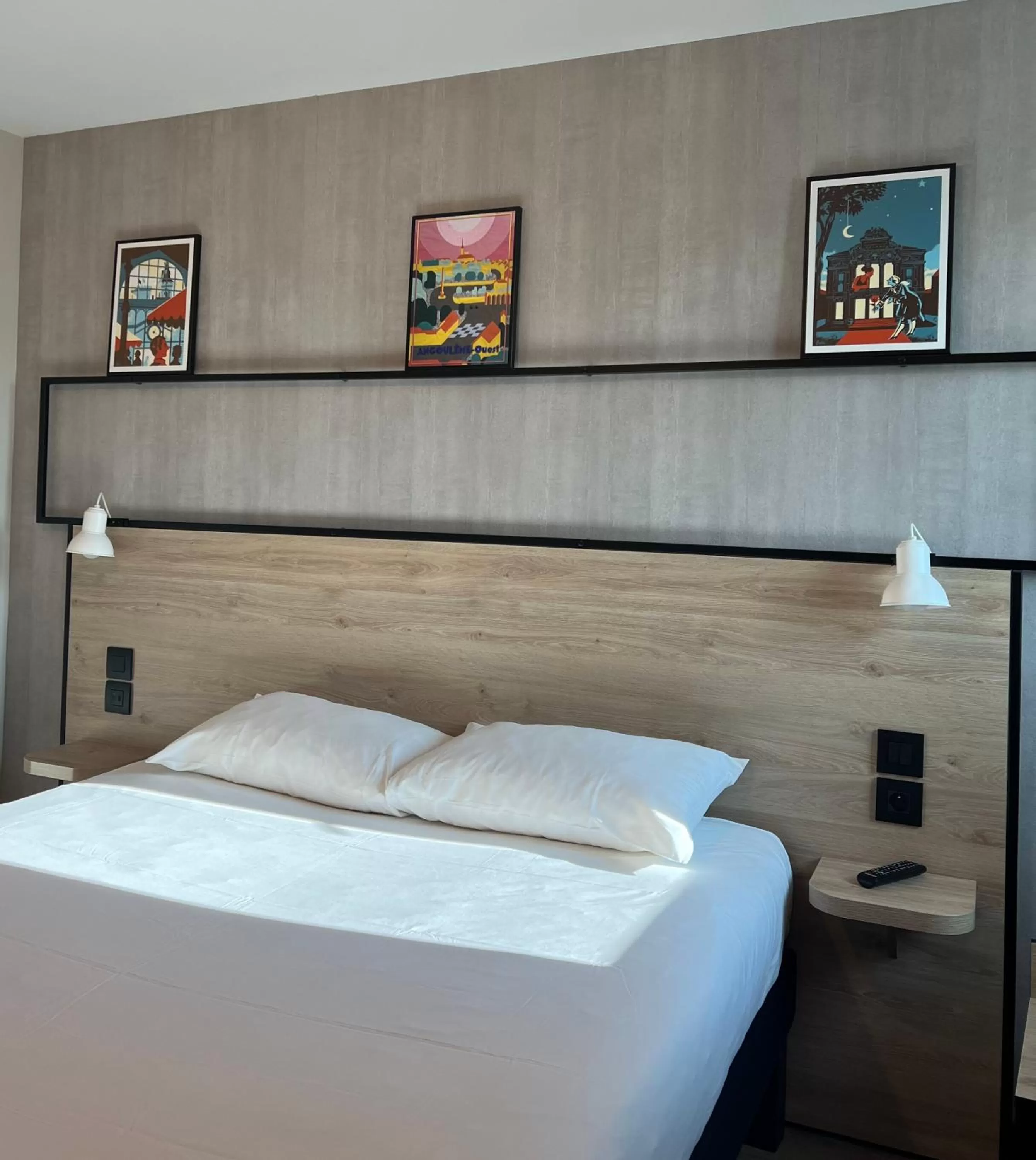 Photo of the whole room, Bed in Ibis Angoulême Nord
