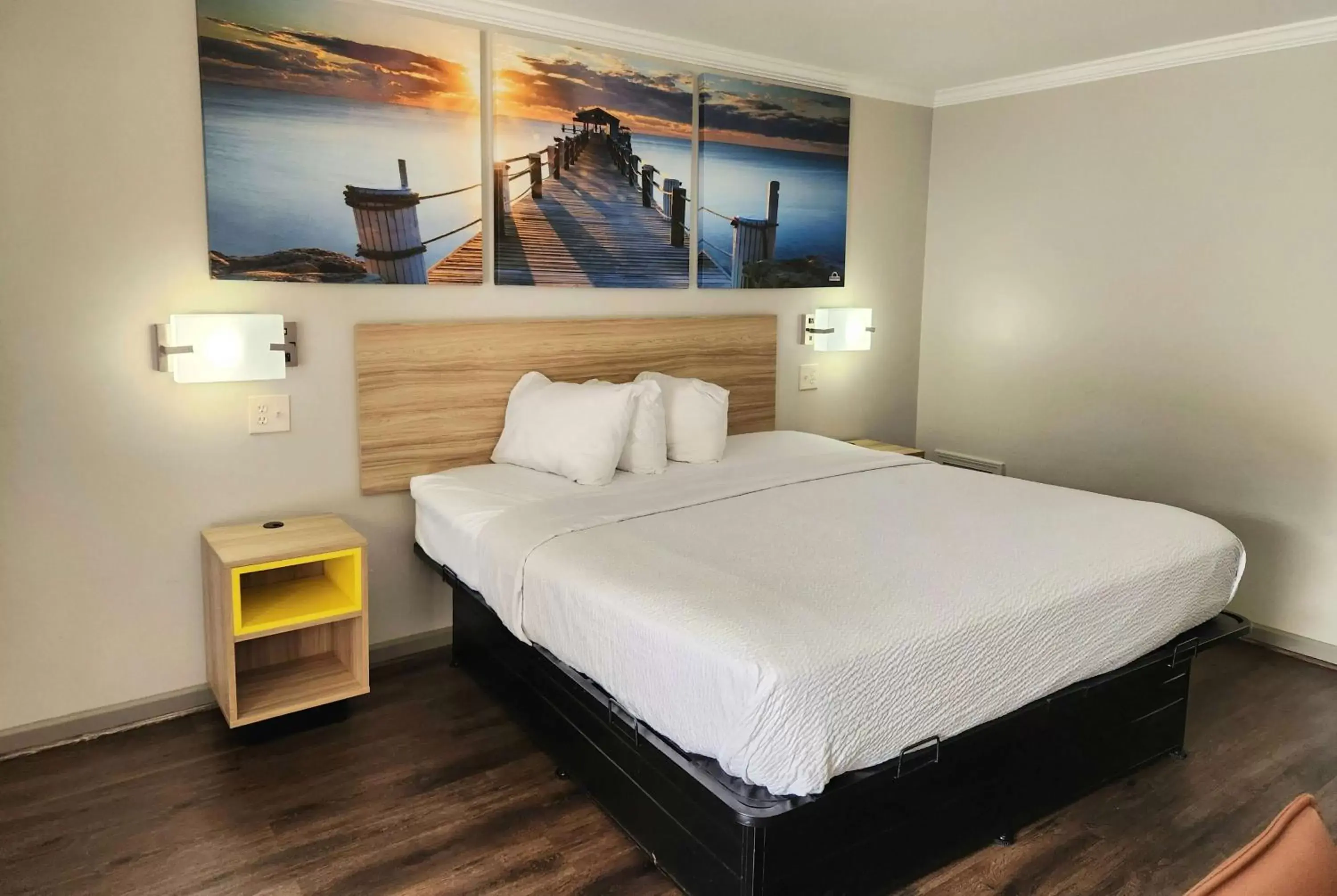 Photo of the whole room, Bed in Days Inn by Wyndham Slidell Photo of the whole room, Bed in Days Inn by Wyndham Slidell