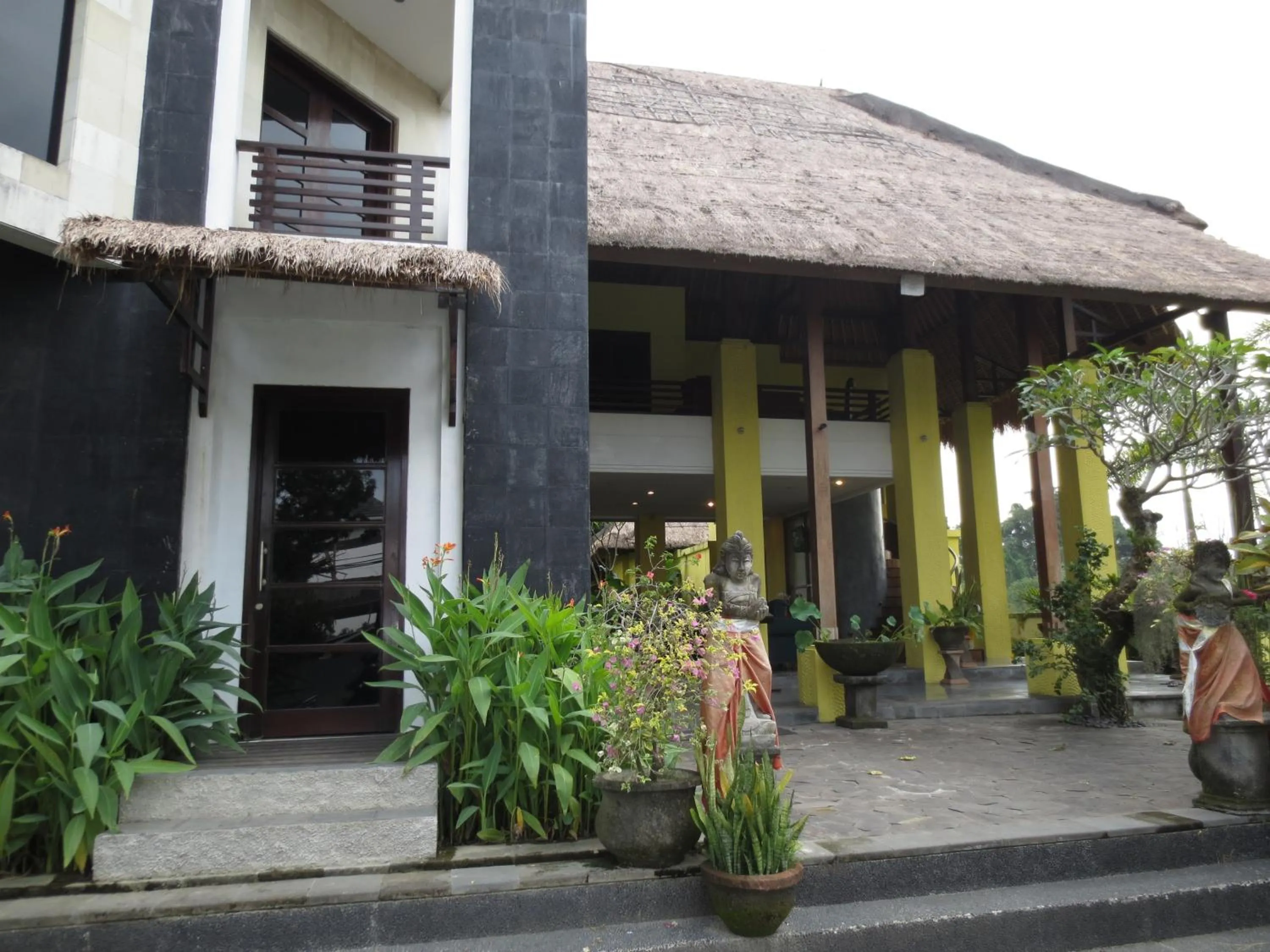 Facade/entrance in Anini Raka Resort & Spa